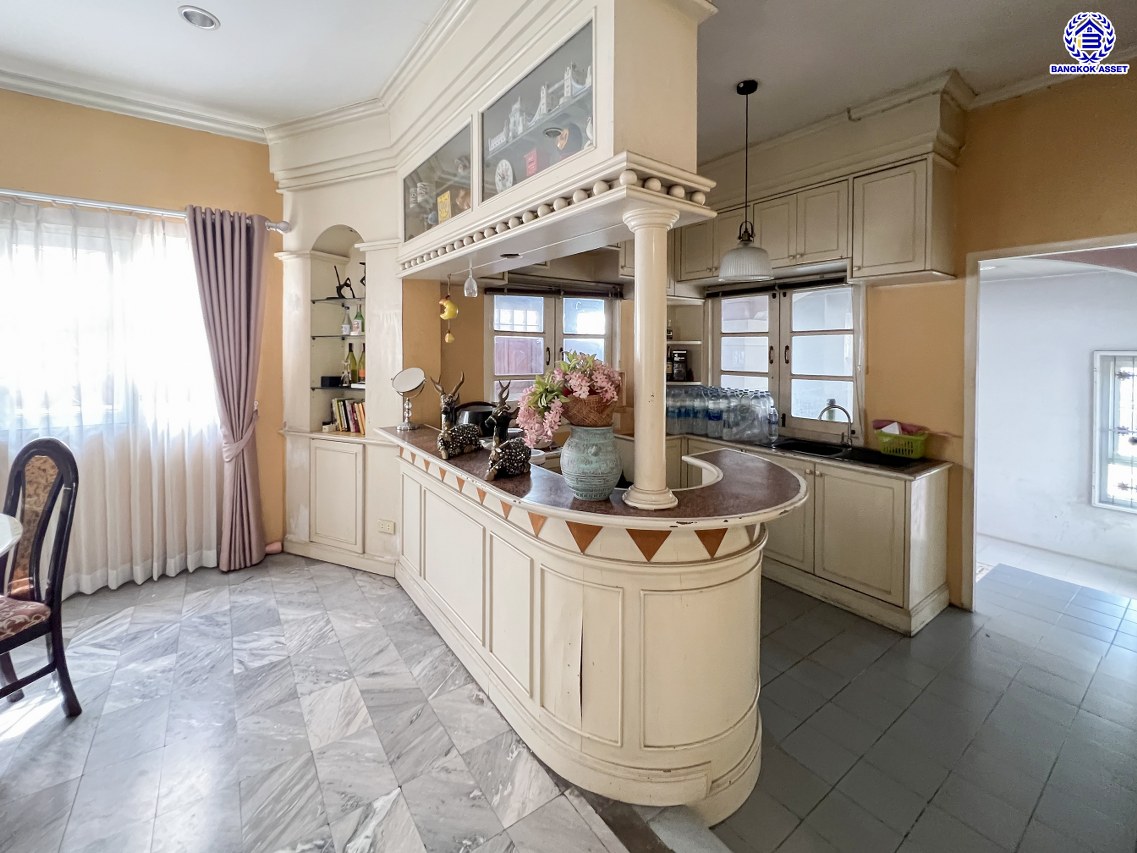 *****บ้านเดี่ยวมือสองนนทบุรี โครงการ วิโรจน์วิลล์ บางบัวทอง หลังมุม เนื้อที่กว้าง 60 ตร.ว. พื้นที่ชใช้สอย 160 ตร.ม. ฟังก์ชัน 3 ห้องนอน 3 ห้องน้ำ 1 ที่จอดรถ บนทำเลแห่งการเดินทาง เชื่อมต่อถนนบ้านกล้วย-ไทรน้อย, ถนนกาญจณาภิเษก ใกล้รถไฟฟ้าสายสีม่วง "สถานีคลองบางไผ่" และ ใกล้มอเตอร์เวย์ "M81 บางใหญ่-กาญจนบุรี"