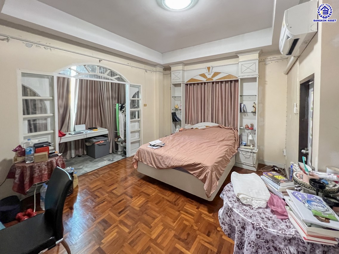 *****บ้านเดี่ยวมือสองนนทบุรี โครงการ วิโรจน์วิลล์ บางบัวทอง หลังมุม เนื้อที่กว้าง 60 ตร.ว. พื้นที่ชใช้สอย 160 ตร.ม. ฟังก์ชัน 3 ห้องนอน 3 ห้องน้ำ 1 ที่จอดรถ บนทำเลแห่งการเดินทาง เชื่อมต่อถนนบ้านกล้วย-ไทรน้อย, ถนนกาญจณาภิเษก ใกล้รถไฟฟ้าสายสีม่วง "สถานีคลองบางไผ่" และ ใกล้มอเตอร์เวย์ "M81 บางใหญ่-กาญจนบุรี"