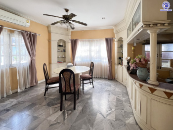 *****บ้านเดี่ยวมือสองนนทบุรี โครงการ วิโรจน์วิลล์ บางบัวทอง หลังมุม เนื้อที่กว้าง 60 ตร.ว. พื้นที่ชใช้สอย 160 ตร.ม. ฟังก์ชัน 3 ห้องนอน 3 ห้องน้ำ 1 ที่จอดรถ บนทำเลแห่งการเดินทาง เชื่อมต่อถนนบ้านกล้วย-ไทรน้อย, ถนนกาญจณาภิเษก ใกล้รถไฟฟ้าสายสีม่วง "สถานีคลองบางไผ่" และ ใกล้มอเตอร์เวย์ "M81 บางใหญ่-กาญจนบุรี"