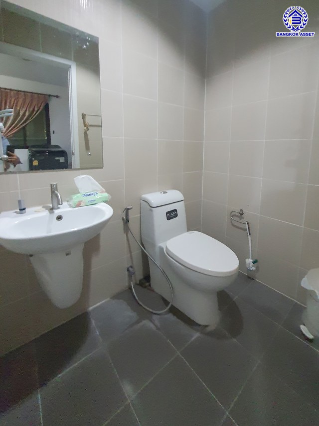 *****ทาวน์เฮ้าส์มือสองกรุงเทพฯ โครงการ เดอะคอนเนคอัพ3 วงแหวน-บางแค เนื้อที่ 30 ตร.ว. พื้นที่ใช้สอย 174.46 ตร.ม. ฟังก์ชัน 4 ห้องนอน 3 ห้องน้ำ พร้อมเข้าอยู่ โครงการบนทำเลเดินทางสะดวก เชื่อมต่อถนนกาญจนาภิเษก ถนนเพชรเกษม ใกล้รถไฟฟ้าสายสีน้ำเงิน "สถานีหลักสอง" และ ใกล้เดอะมอลล์ไลฟ์สโตร์ บางแค