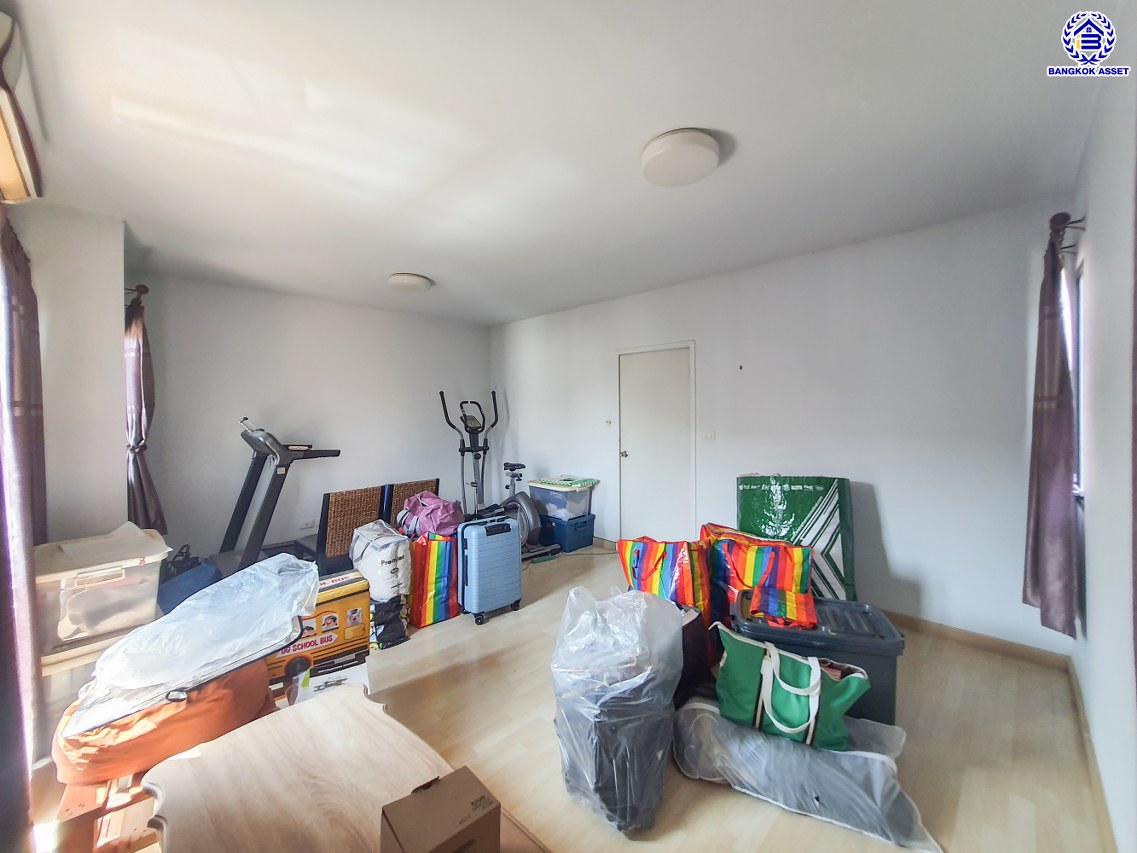 *****ทาวน์เฮ้าส์มือสองกรุงเทพฯ โครงการ เดอะคอนเนคอัพ3 วงแหวน-บางแค เนื้อที่ 30 ตร.ว. พื้นที่ใช้สอย 174.46 ตร.ม. ฟังก์ชัน 4 ห้องนอน 3 ห้องน้ำ พร้อมเข้าอยู่ โครงการบนทำเลเดินทางสะดวก เชื่อมต่อถนนกาญจนาภิเษก ถนนเพชรเกษม ใกล้รถไฟฟ้าสายสีน้ำเงิน "สถานีหลักสอง" และ ใกล้เดอะมอลล์ไลฟ์สโตร์ บางแค