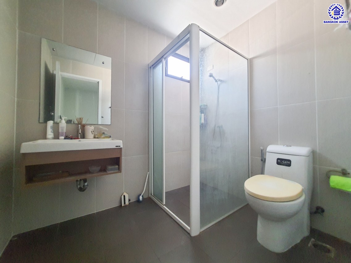 *****ทาวน์เฮ้าส์มือสองกรุงเทพฯ โครงการ เดอะคอนเนคอัพ3 วงแหวน-บางแค เนื้อที่ 30 ตร.ว. พื้นที่ใช้สอย 174.46 ตร.ม. ฟังก์ชัน 4 ห้องนอน 3 ห้องน้ำ พร้อมเข้าอยู่ โครงการบนทำเลเดินทางสะดวก เชื่อมต่อถนนกาญจนาภิเษก ถนนเพชรเกษม ใกล้รถไฟฟ้าสายสีน้ำเงิน "สถานีหลักสอง" และ ใกล้เดอะมอลล์ไลฟ์สโตร์ บางแค