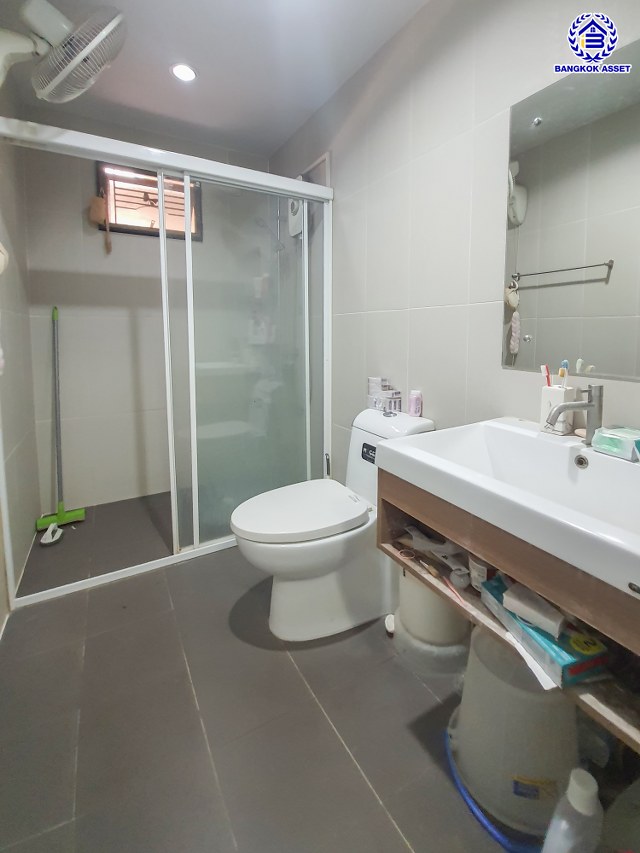 *****ทาวน์เฮ้าส์มือสองกรุงเทพฯ โครงการ เดอะคอนเนคอัพ3 วงแหวน-บางแค เนื้อที่ 30 ตร.ว. พื้นที่ใช้สอย 174.46 ตร.ม. ฟังก์ชัน 4 ห้องนอน 3 ห้องน้ำ พร้อมเข้าอยู่ โครงการบนทำเลเดินทางสะดวก เชื่อมต่อถนนกาญจนาภิเษก ถนนเพชรเกษม ใกล้รถไฟฟ้าสายสีน้ำเงิน "สถานีหลักสอง" และ ใกล้เดอะมอลล์ไลฟ์สโตร์ บางแค