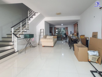 *****ทาวน์เฮ้าส์มือสองกรุงเทพฯ โครงการ เดอะคอนเนคอัพ3 วงแหวน-บางแค เนื้อที่ 30 ตร.ว. พื้นที่ใช้สอย 174.46 ตร.ม. ฟังก์ชัน 4 ห้องนอน 3 ห้องน้ำ พร้อมเข้าอยู่ โครงการบนทำเลเดินทางสะดวก เชื่อมต่อถนนกาญจนาภิเษก ถนนเพชรเกษม ใกล้รถไฟฟ้าสายสีน้ำเงิน "สถานีหลักสอง" และ ใกล้เดอะมอลล์ไลฟ์สโตร์ บางแค