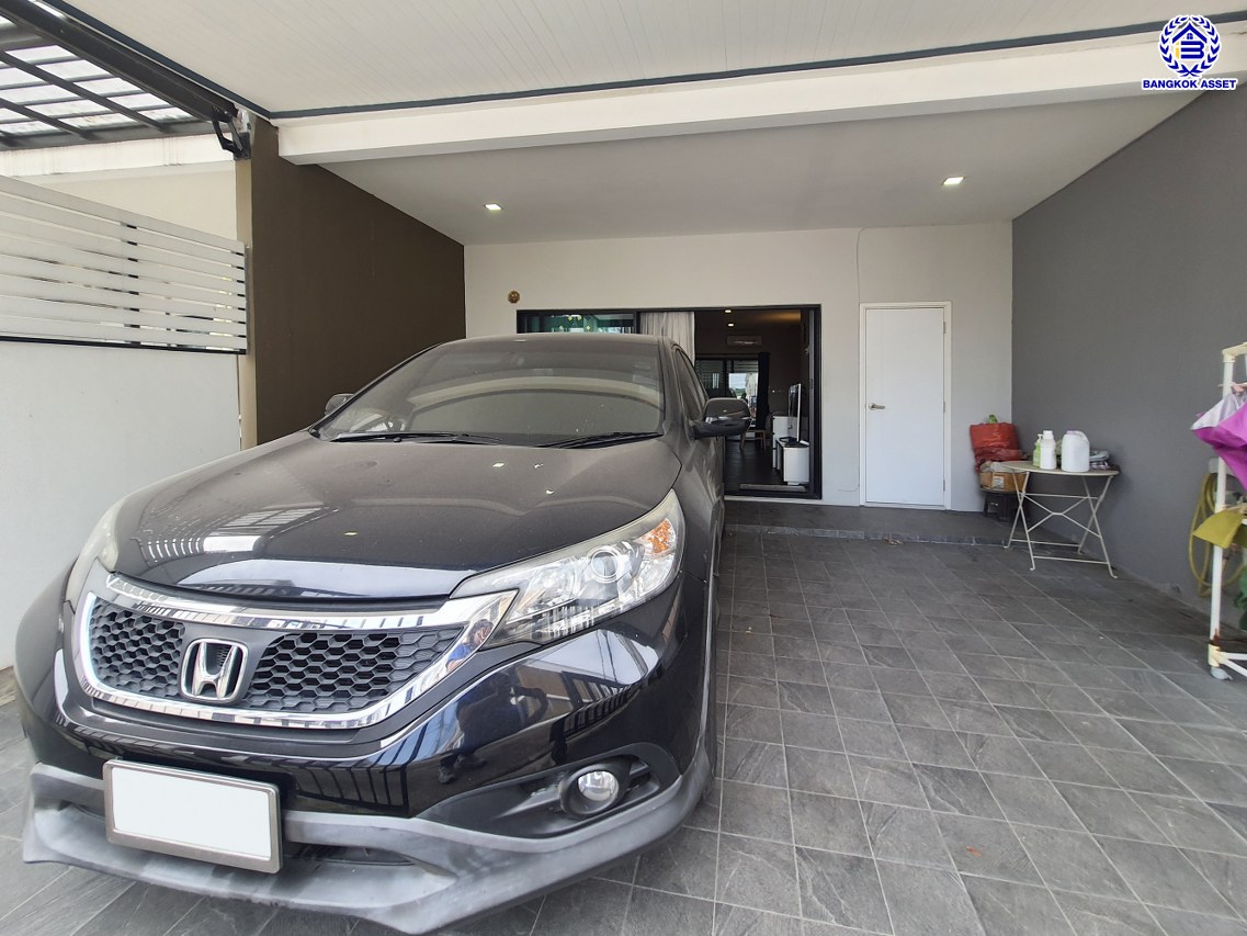 *****ทาวน์เฮ้าส์มือสองกรุงเทพฯ โครงการ พาทิโอ วิภาวดี-สรงประภา เนื้อที่กว้าง 20.50 ตร.ว. พื้นที่ใช้สอย 165 ตร.ม. ฟังก์ชัน 3 ห้องนอน 3 ห้องน้ำ 2 ที่จอดรถ บนทำเลดี เชื่อมต่อถนนสรงประภา, ถนนแจ้งวัฒนะ, ถนนวิภาวดีรังสิต ใกล้รถไฟฟ้าสายสีแดง "สถานีดอนเมือง" และจุดขึ้นทางด่วน "ดอนเมือง"