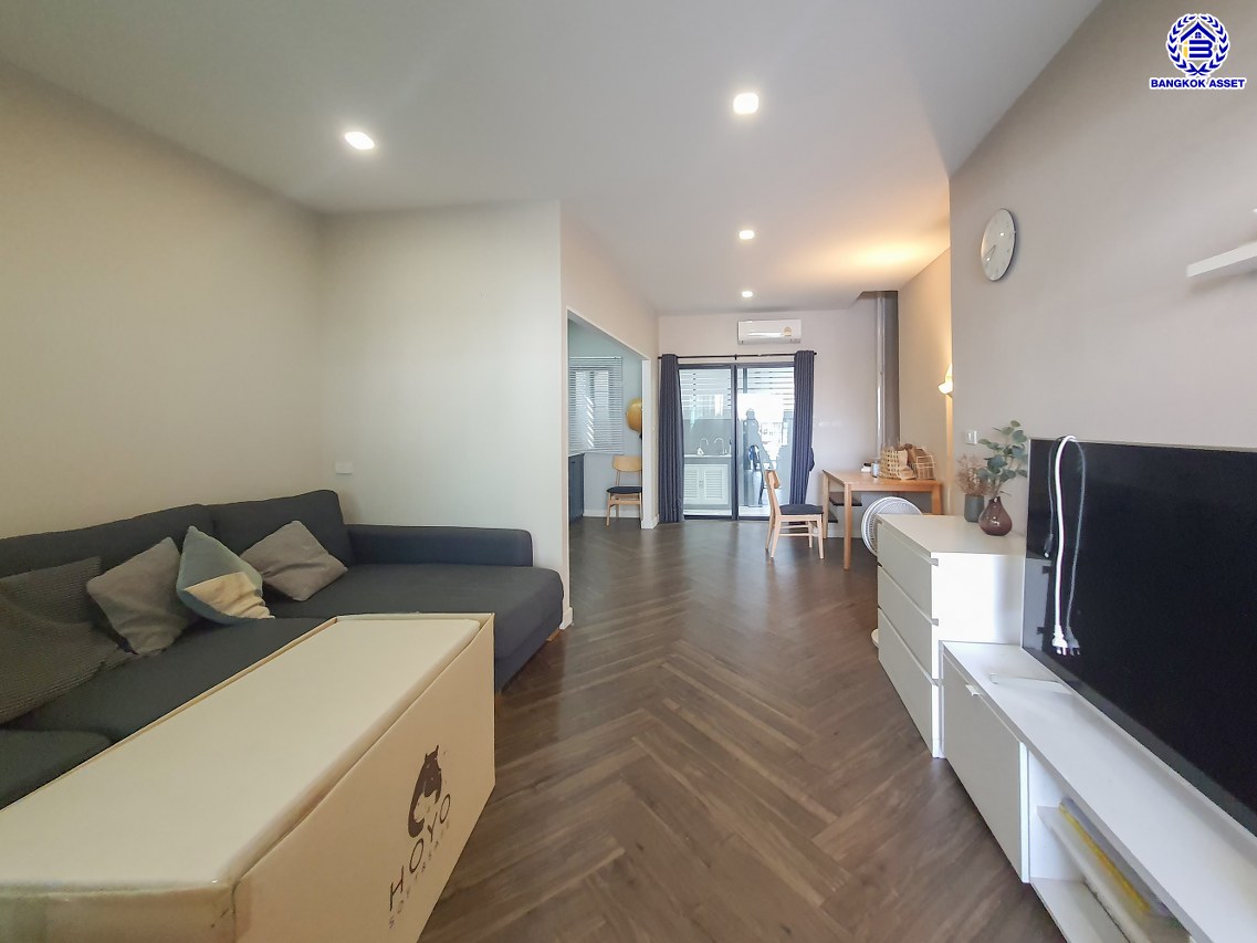 *****ทาวน์เฮ้าส์มือสองกรุงเทพฯ โครงการ พาทิโอ วิภาวดี-สรงประภา เนื้อที่กว้าง 20.50 ตร.ว. พื้นที่ใช้สอย 165 ตร.ม. ฟังก์ชัน 3 ห้องนอน 3 ห้องน้ำ 2 ที่จอดรถ บนทำเลดี เชื่อมต่อถนนสรงประภา, ถนนแจ้งวัฒนะ, ถนนวิภาวดีรังสิต ใกล้รถไฟฟ้าสายสีแดง "สถานีดอนเมือง" และจุดขึ้นทางด่วน "ดอนเมือง"