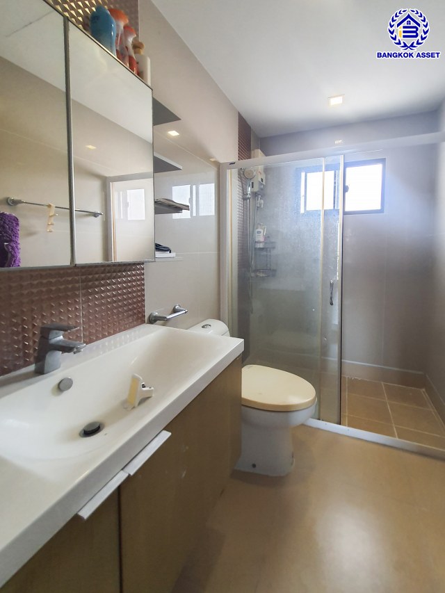 *****ทาวน์เฮ้าส์มือสองกรุงเทพฯ โครงการ พาทิโอ วิภาวดี-สรงประภา เนื้อที่กว้าง 20.50 ตร.ว. พื้นที่ใช้สอย 165 ตร.ม. ฟังก์ชัน 3 ห้องนอน 3 ห้องน้ำ 2 ที่จอดรถ บนทำเลดี เชื่อมต่อถนนสรงประภา, ถนนแจ้งวัฒนะ, ถนนวิภาวดีรังสิต ใกล้รถไฟฟ้าสายสีแดง "สถานีดอนเมือง" และจุดขึ้นทางด่วน "ดอนเมือง"