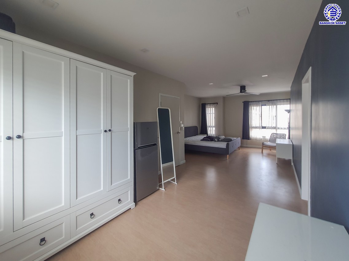 *****ทาวน์เฮ้าส์มือสองกรุงเทพฯ โครงการ พาทิโอ วิภาวดี-สรงประภา เนื้อที่กว้าง 20.50 ตร.ว. พื้นที่ใช้สอย 165 ตร.ม. ฟังก์ชัน 3 ห้องนอน 3 ห้องน้ำ 2 ที่จอดรถ บนทำเลดี เชื่อมต่อถนนสรงประภา, ถนนแจ้งวัฒนะ, ถนนวิภาวดีรังสิต ใกล้รถไฟฟ้าสายสีแดง "สถานีดอนเมือง" และจุดขึ้นทางด่วน "ดอนเมือง"