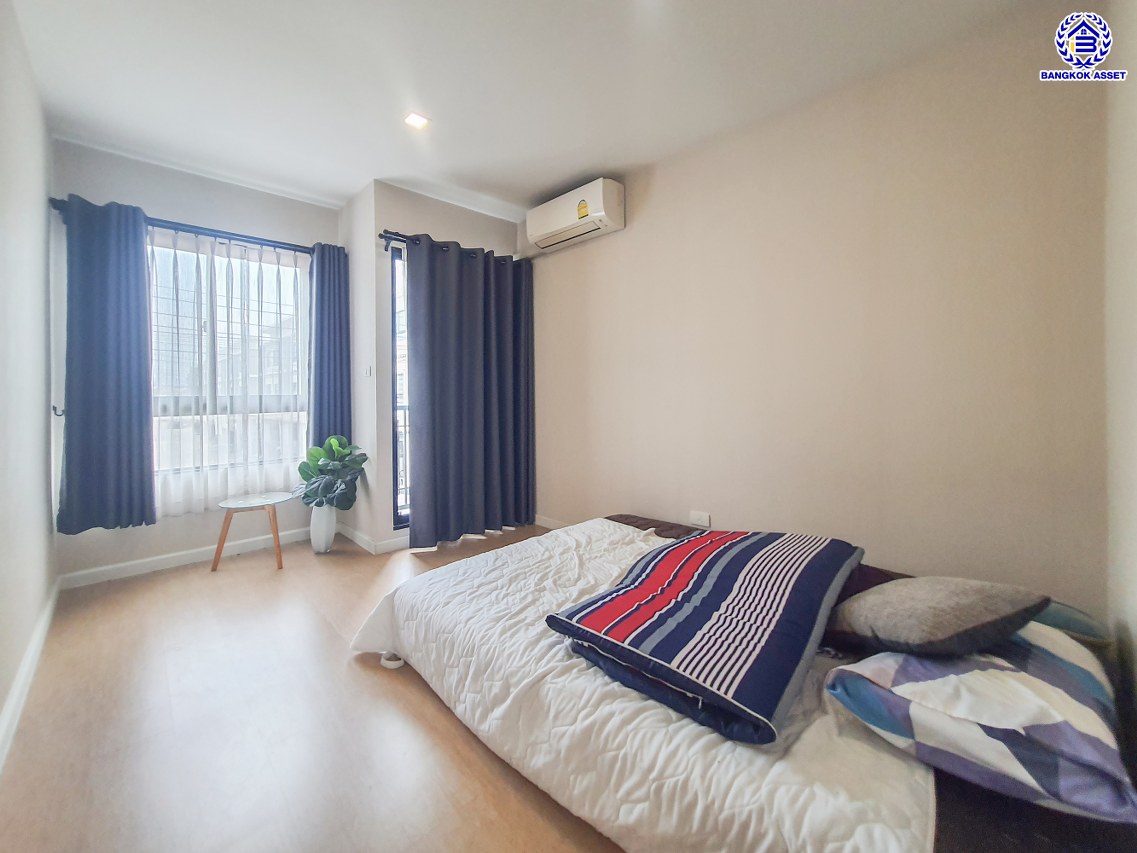 *****ทาวน์เฮ้าส์มือสองกรุงเทพฯ โครงการ พาทิโอ วิภาวดี-สรงประภา เนื้อที่กว้าง 20.50 ตร.ว. พื้นที่ใช้สอย 165 ตร.ม. ฟังก์ชัน 3 ห้องนอน 3 ห้องน้ำ 2 ที่จอดรถ บนทำเลดี เชื่อมต่อถนนสรงประภา, ถนนแจ้งวัฒนะ, ถนนวิภาวดีรังสิต ใกล้รถไฟฟ้าสายสีแดง "สถานีดอนเมือง" และจุดขึ้นทางด่วน "ดอนเมือง"