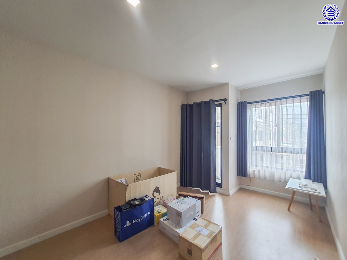 *****ทาวน์เฮ้าส์มือสองกรุงเทพฯ โครงการ พาทิโอ วิภาวดี-สรงประภา เนื้อที่กว้าง 20.50 ตร.ว. พื้นที่ใช้สอย 165 ตร.ม. ฟังก์ชัน 3 ห้องนอน 3 ห้องน้ำ 2 ที่จอดรถ บนทำเลดี เชื่อมต่อถนนสรงประภา, ถนนแจ้งวัฒนะ, ถนนวิภาวดีรังสิต ใกล้รถไฟฟ้าสายสีแดง "สถานีดอนเมือง" และจุดขึ้นทางด่วน "ดอนเมือง"