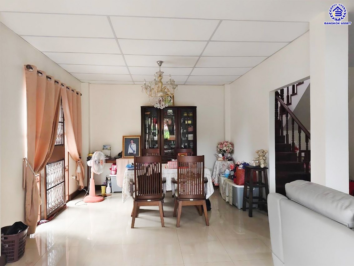 *****บ้านเดี่ยวมือสอง นนทบุรี โครงการ ลภาวัน9 บางกรวย-ไทรน้อย หลังมุม เนื้อที่กว้าง 74.9 ตร.ว. ฟังก์ชัน 4 ห้องนอน 3 ห้องน้ำ 2 ที่จอดรถ บ้านสภาพดีเยี่ยมเหมือนใหม่ พร้อมเข้าอยู่ บนทำเลเข้า-ออกในเมืองได้ง่าย เชื่อมต่อถนนชัยพฤกษ์ ถนนกาญจนาภิเษก ถนนราชพฤกษ์ ใกล้เซ็นทรัลเวสต์เกต