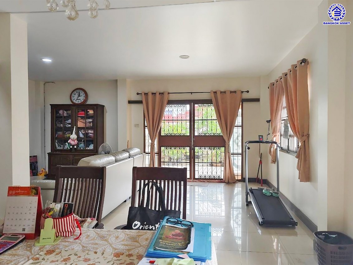 *****บ้านเดี่ยวมือสอง นนทบุรี โครงการ ลภาวัน9 บางกรวย-ไทรน้อย หลังมุม เนื้อที่กว้าง 74.9 ตร.ว. ฟังก์ชัน 4 ห้องนอน 3 ห้องน้ำ 2 ที่จอดรถ บ้านสภาพดีเยี่ยมเหมือนใหม่ พร้อมเข้าอยู่ บนทำเลเข้า-ออกในเมืองได้ง่าย เชื่อมต่อถนนชัยพฤกษ์ ถนนกาญจนาภิเษก ถนนราชพฤกษ์ ใกล้เซ็นทรัลเวสต์เกต