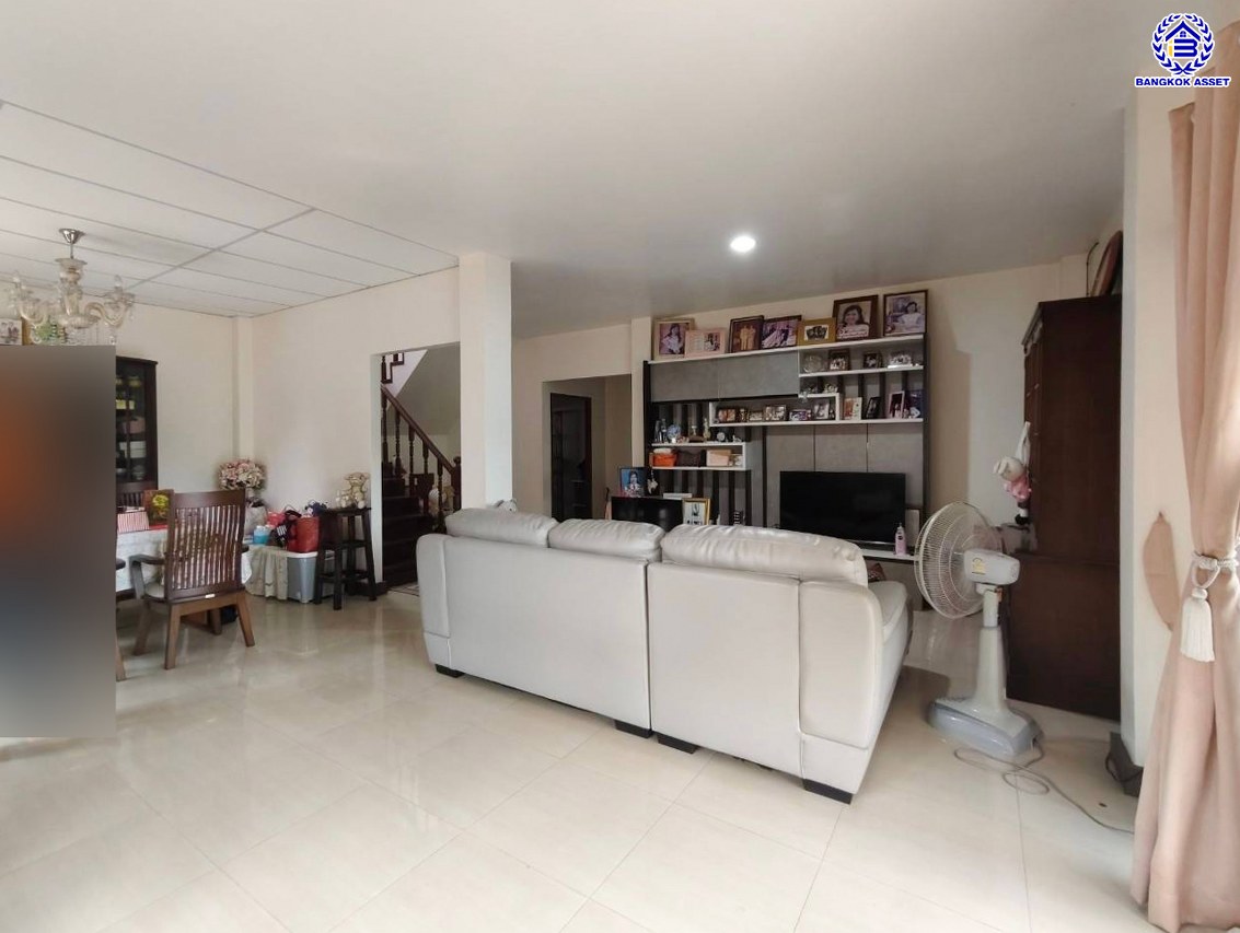 *****บ้านเดี่ยวมือสอง นนทบุรี โครงการ ลภาวัน9 บางกรวย-ไทรน้อย หลังมุม เนื้อที่กว้าง 74.9 ตร.ว. ฟังก์ชัน 4 ห้องนอน 3 ห้องน้ำ 2 ที่จอดรถ บ้านสภาพดีเยี่ยมเหมือนใหม่ พร้อมเข้าอยู่ บนทำเลเข้า-ออกในเมืองได้ง่าย เชื่อมต่อถนนชัยพฤกษ์ ถนนกาญจนาภิเษก ถนนราชพฤกษ์ ใกล้เซ็นทรัลเวสต์เกต