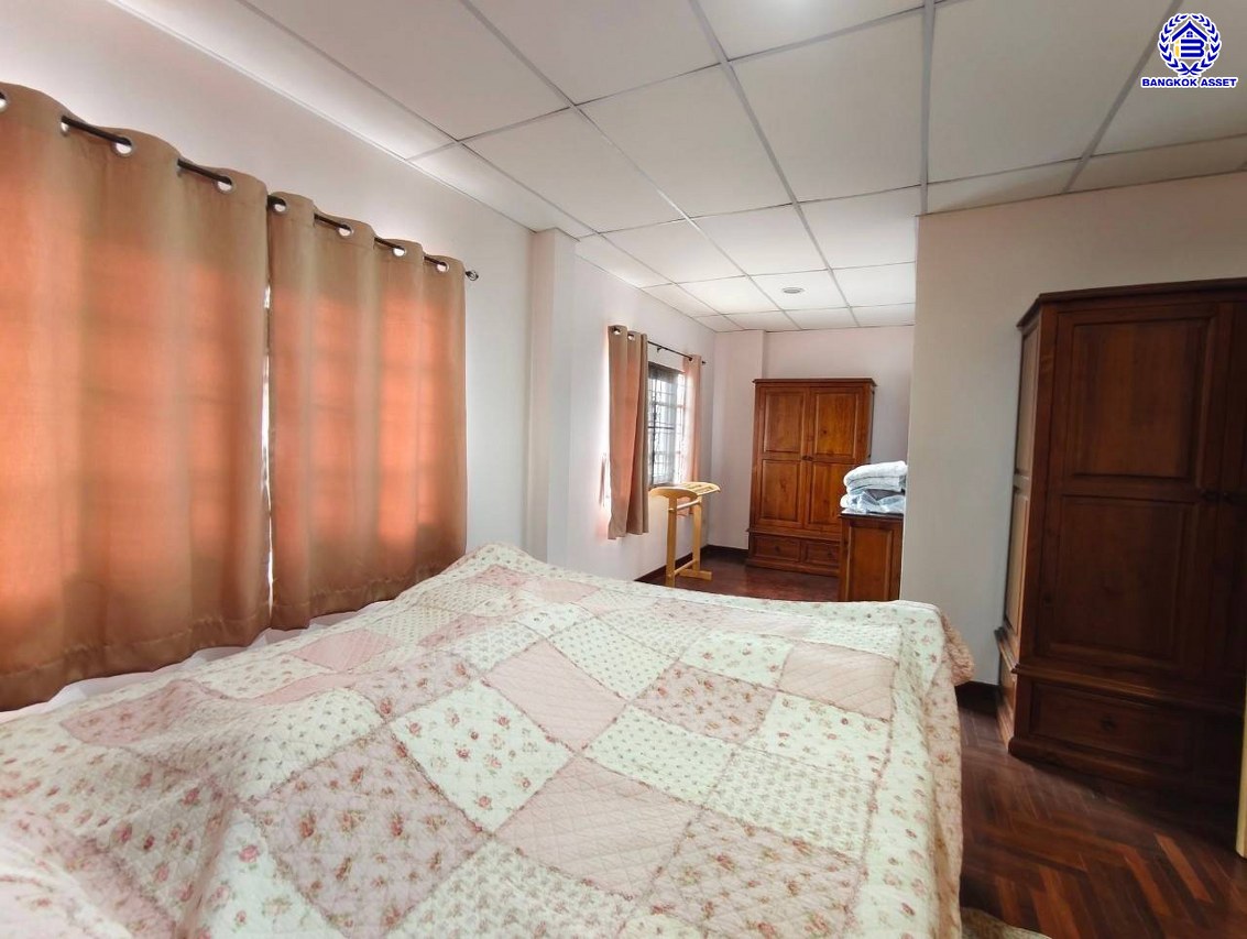 *****บ้านเดี่ยวมือสอง นนทบุรี โครงการ ลภาวัน9 บางกรวย-ไทรน้อย หลังมุม เนื้อที่กว้าง 74.9 ตร.ว. ฟังก์ชัน 4 ห้องนอน 3 ห้องน้ำ 2 ที่จอดรถ บ้านสภาพดีเยี่ยมเหมือนใหม่ พร้อมเข้าอยู่ บนทำเลเข้า-ออกในเมืองได้ง่าย เชื่อมต่อถนนชัยพฤกษ์ ถนนกาญจนาภิเษก ถนนราชพฤกษ์ ใกล้เซ็นทรัลเวสต์เกต