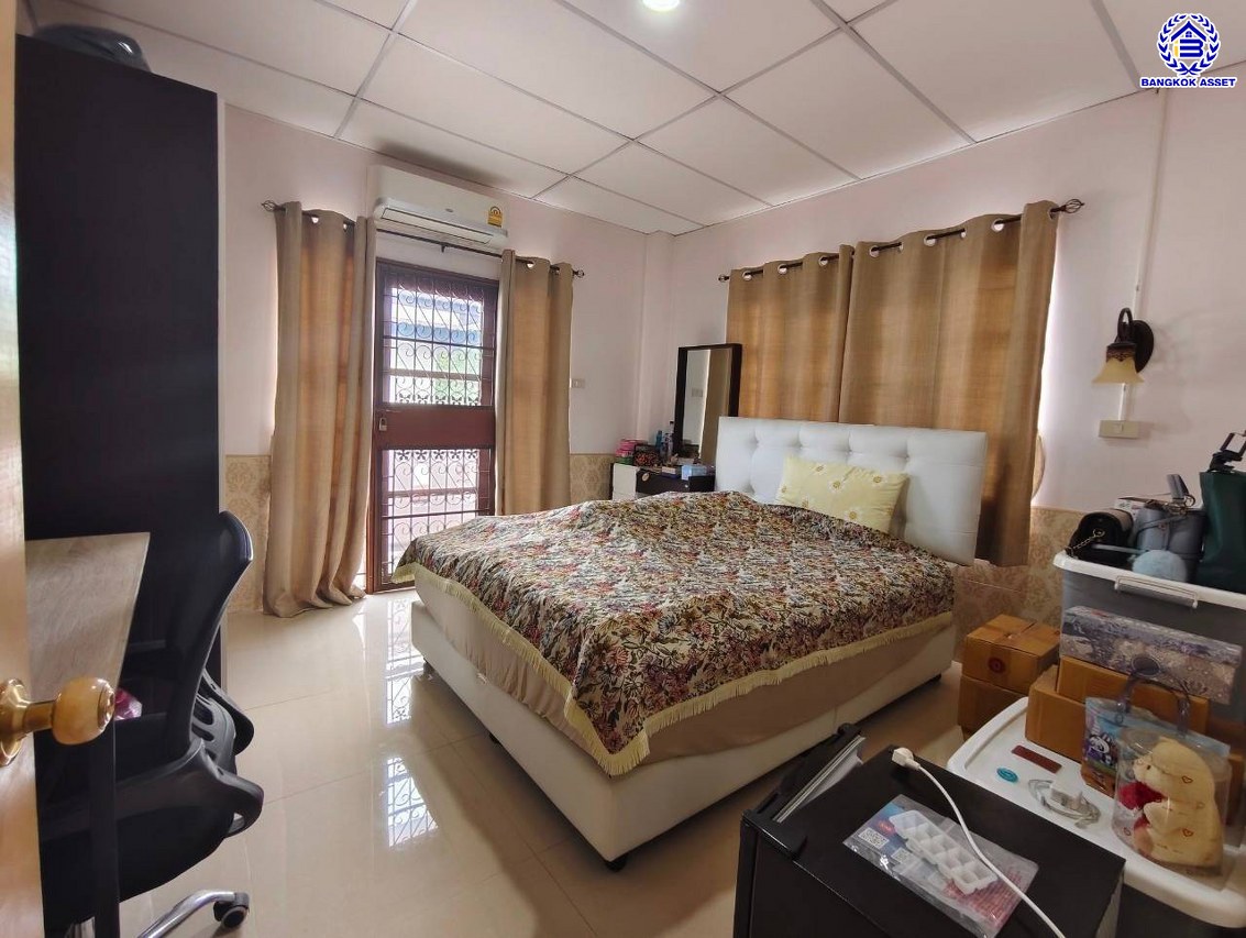 *****บ้านเดี่ยวมือสอง นนทบุรี โครงการ ลภาวัน9 บางกรวย-ไทรน้อย หลังมุม เนื้อที่กว้าง 74.9 ตร.ว. ฟังก์ชัน 4 ห้องนอน 3 ห้องน้ำ 2 ที่จอดรถ บ้านสภาพดีเยี่ยมเหมือนใหม่ พร้อมเข้าอยู่ บนทำเลเข้า-ออกในเมืองได้ง่าย เชื่อมต่อถนนชัยพฤกษ์ ถนนกาญจนาภิเษก ถนนราชพฤกษ์ ใกล้เซ็นทรัลเวสต์เกต