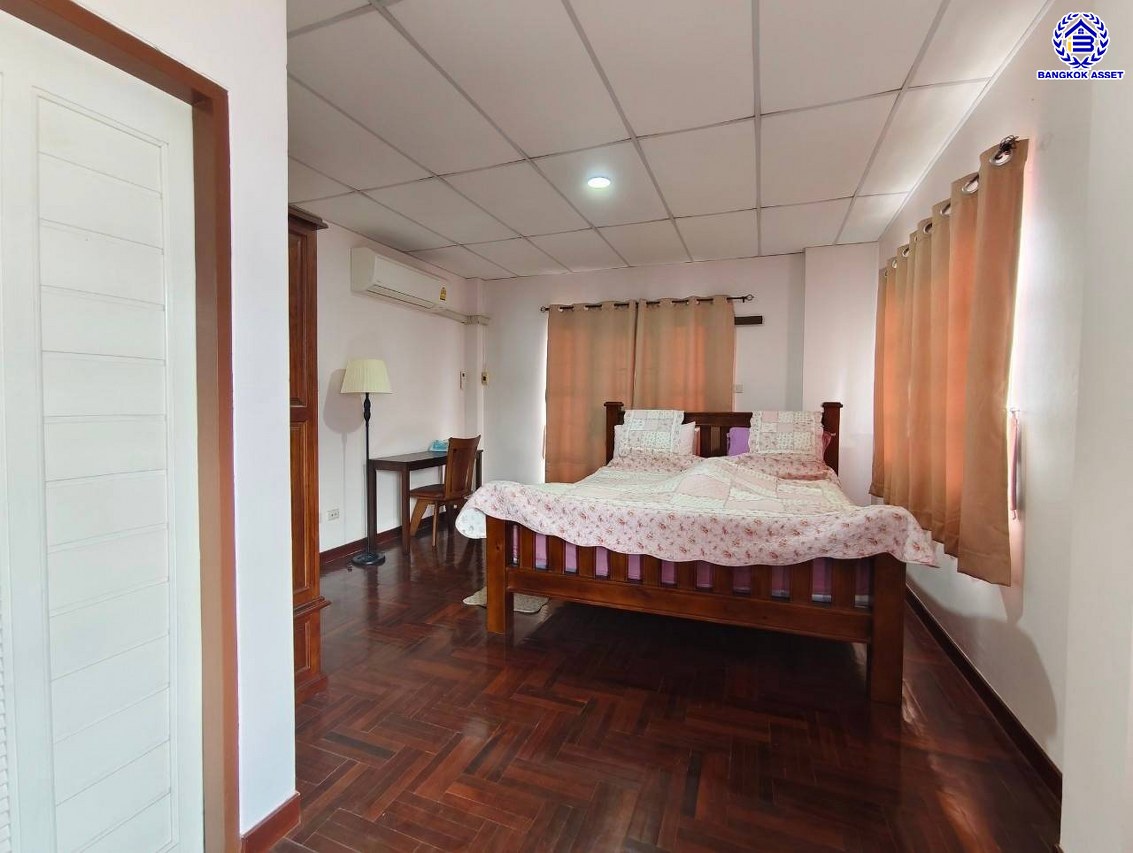 *****บ้านเดี่ยวมือสอง นนทบุรี โครงการ ลภาวัน9 บางกรวย-ไทรน้อย หลังมุม เนื้อที่กว้าง 74.9 ตร.ว. ฟังก์ชัน 4 ห้องนอน 3 ห้องน้ำ 2 ที่จอดรถ บ้านสภาพดีเยี่ยมเหมือนใหม่ พร้อมเข้าอยู่ บนทำเลเข้า-ออกในเมืองได้ง่าย เชื่อมต่อถนนชัยพฤกษ์ ถนนกาญจนาภิเษก ถนนราชพฤกษ์ ใกล้เซ็นทรัลเวสต์เกต