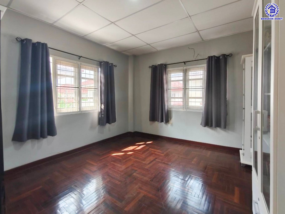 *****บ้านเดี่ยวมือสอง นนทบุรี โครงการ ลภาวัน9 บางกรวย-ไทรน้อย หลังมุม เนื้อที่กว้าง 74.9 ตร.ว. ฟังก์ชัน 4 ห้องนอน 3 ห้องน้ำ 2 ที่จอดรถ บ้านสภาพดีเยี่ยมเหมือนใหม่ พร้อมเข้าอยู่ บนทำเลเข้า-ออกในเมืองได้ง่าย เชื่อมต่อถนนชัยพฤกษ์ ถนนกาญจนาภิเษก ถนนราชพฤกษ์ ใกล้เซ็นทรัลเวสต์เกต