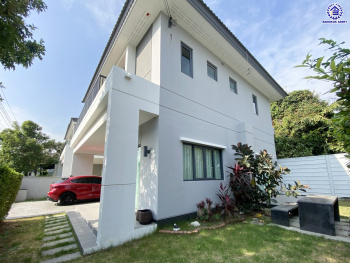 *****บ้านมือสอง นนทบุรี โครงการ เซนโทร สะพานมหาเจษฎาบดินทร์ฯ2 เนื้อที่ 52.9 ตร.ว. พื้นที่ใช้สอย 175 ตร.ม. ฟังก์ชัน 3 ห้องนอน 3 ห้องน้ำ จอดรถได้ 2 คัน ตอบโจทย์ทุกความต้องการของผู้อยู่อาศัย ใกล้ทางด่วน "งามวงศ์วาน" รถไฟฟ้าสายสีม่วง "สถานีไทรม้า" และ "สถานีบางรักน้อยท่าอิฐ"