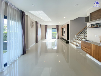 *****บ้านมือสอง นนทบุรี โครงการ เซนโทร สะพานมหาเจษฎาบดินทร์ฯ2 เนื้อที่ 52.9 ตร.ว. พื้นที่ใช้สอย 175 ตร.ม. ฟังก์ชัน 3 ห้องนอน 3 ห้องน้ำ จอดรถได้ 2 คัน ตอบโจทย์ทุกความต้องการของผู้อยู่อาศัย ใกล้ทางด่วน "งามวงศ์วาน" รถไฟฟ้าสายสีม่วง "สถานีไทรม้า" และ "สถานีบางรักน้อยท่าอิฐ"