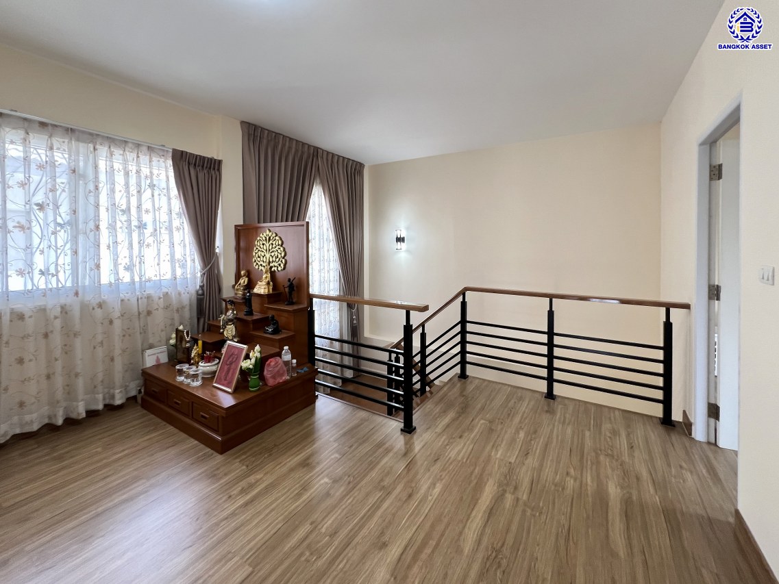 *****บ้านมือสองนนทบุรี โครงการ เทรนดี้ ธารา บางใหญ่ หลังมุม เนื้อที่ 109.4 ตร.ว. พื้นที่ใช้สอย 260 ตร.ม. ฟังก์ชัน 4 ห้องนอน 2 ห้องน้ำ จอดรถได้ 2 คัน ตอบโจทย์ทุกความต้องการของผู้อยู่อาศัย เชื่อมต่อหลายเส้นทาง ใกล้รถไฟฟ้าสายสีม่วง "สถานีคลองบางไผ่"