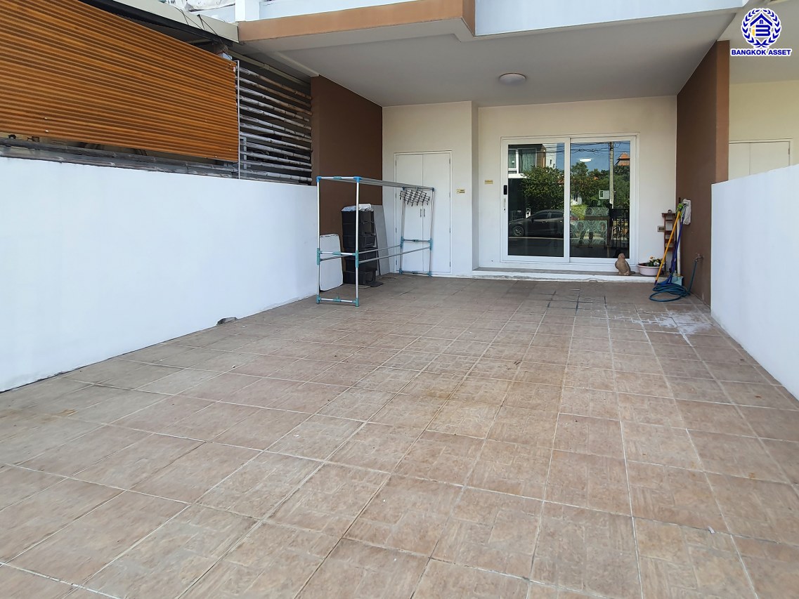 *****ทาวน์โฮม 3 ชั้นมือสอง โครงการ เดอะทรัสต์ ซิตี้ งามวงศ์วาน25 เนื้อที่กว้าง 20 ตร.ว. พื้นที่ใช้สอย 180 ตร.ม. ฟังก์ชัน 3 ห้องนอน 4 ห้องน้ำ 1 ที่จอดรถ บ้านสภาพดีเยี่ยม บนทำเลดี เชื่อมต่อถนนประชาชื่น ถนนงามวงศ์วาน ถนนแจ้งวัฒนะ ใกล้รถไฟฟ้าสายสีม่วง "สถานีศูนย์ราชการนนทบุรี" และจุดขึ้นทางด่วน "งามวงศ์วาน"