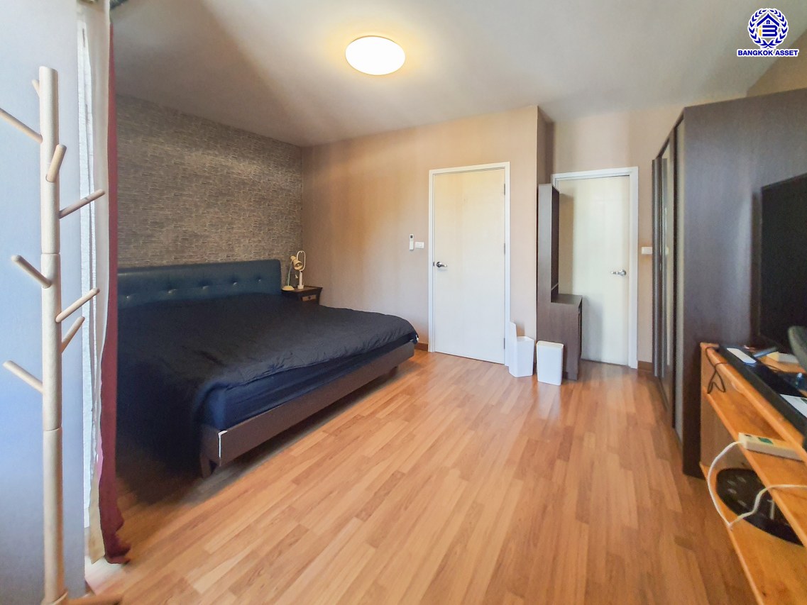 *****ทาวน์โฮม 3 ชั้นมือสอง โครงการ เดอะทรัสต์ ซิตี้ งามวงศ์วาน25 เนื้อที่กว้าง 20 ตร.ว. พื้นที่ใช้สอย 180 ตร.ม. ฟังก์ชัน 3 ห้องนอน 4 ห้องน้ำ 1 ที่จอดรถ บ้านสภาพดีเยี่ยม บนทำเลดี เชื่อมต่อถนนประชาชื่น ถนนงามวงศ์วาน ถนนแจ้งวัฒนะ ใกล้รถไฟฟ้าสายสีม่วง "สถานีศูนย์ราชการนนทบุรี" และจุดขึ้นทางด่วน "งามวงศ์วาน"