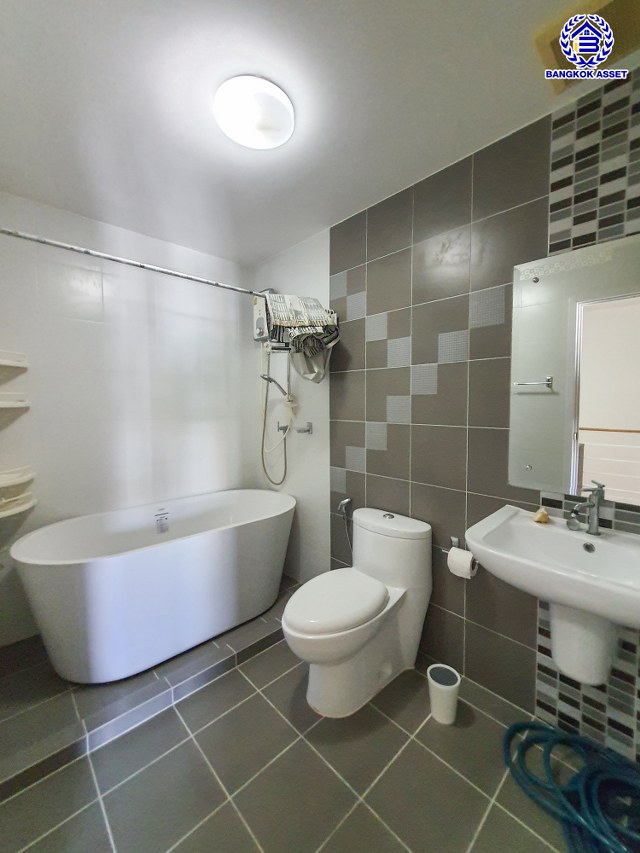 *****ทาวน์โฮม 3 ชั้นมือสอง โครงการ เดอะทรัสต์ ซิตี้ งามวงศ์วาน25 เนื้อที่กว้าง 20 ตร.ว. พื้นที่ใช้สอย 180 ตร.ม. ฟังก์ชัน 3 ห้องนอน 4 ห้องน้ำ 1 ที่จอดรถ บ้านสภาพดีเยี่ยม บนทำเลดี เชื่อมต่อถนนประชาชื่น ถนนงามวงศ์วาน ถนนแจ้งวัฒนะ ใกล้รถไฟฟ้าสายสีม่วง "สถานีศูนย์ราชการนนทบุรี" และจุดขึ้นทางด่วน "งามวงศ์วาน"