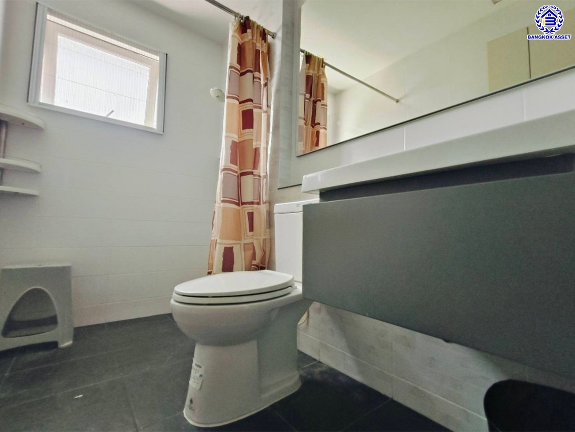 *****บ้านเดี่ยวมือสองนนทบุรี โครงการ คาซ่าแกรนด์ ราชพฤกษ์-พระราม5 เนื้อที่ 65.90 ตร.ว. พื้นที่ใช้สอย 168 ตร.ม. ฟังก์ชัน 4 ห้องนอน 3 ห้องน้ำ 2 ที่จอดรถ บนทำเลเชื่อมต่อหลายเส้นทาง ทั้งถนนรัตนาธิเบศร์ ถนนบางกรวย-ไทรน้อย ถนนกาญจนาภิเษก ใกล้รถไฟฟ้าสายสีม่วง "สถานีบางพลู" และ ใกล้จุดขึ้นทางด่วน "ศรีรัช"