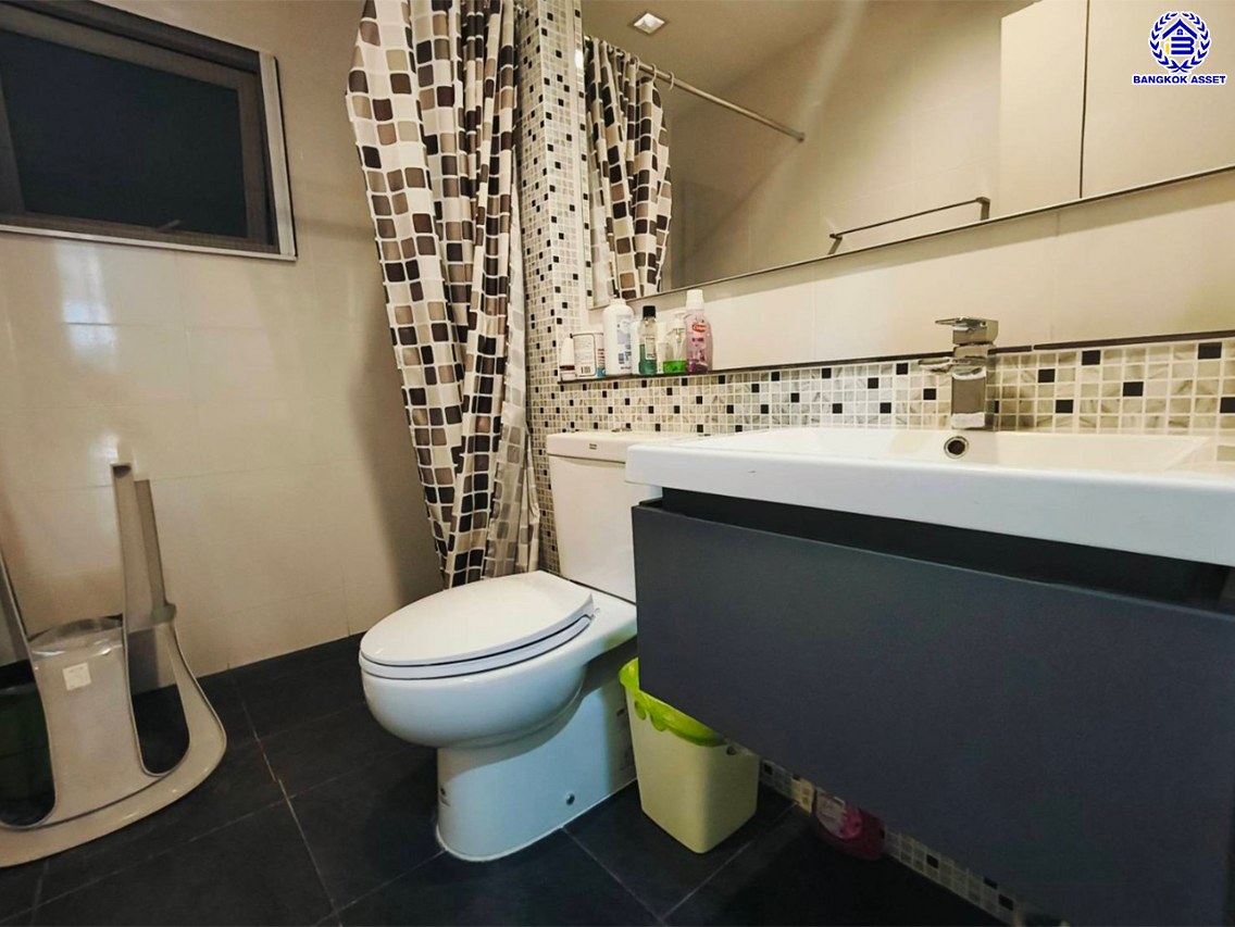 *****บ้านเดี่ยวมือสองนนทบุรี โครงการ คาซ่าแกรนด์ ราชพฤกษ์-พระราม5 เนื้อที่ 65.90 ตร.ว. พื้นที่ใช้สอย 168 ตร.ม. ฟังก์ชัน 4 ห้องนอน 3 ห้องน้ำ 2 ที่จอดรถ บนทำเลเชื่อมต่อหลายเส้นทาง ทั้งถนนรัตนาธิเบศร์ ถนนบางกรวย-ไทรน้อย ถนนกาญจนาภิเษก ใกล้รถไฟฟ้าสายสีม่วง "สถานีบางพลู" และ ใกล้จุดขึ้นทางด่วน "ศรีรัช"