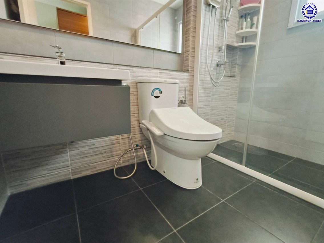 *****บ้านเดี่ยวมือสองนนทบุรี โครงการ คาซ่าแกรนด์ ราชพฤกษ์-พระราม5 เนื้อที่ 65.90 ตร.ว. พื้นที่ใช้สอย 168 ตร.ม. ฟังก์ชัน 4 ห้องนอน 3 ห้องน้ำ 2 ที่จอดรถ บนทำเลเชื่อมต่อหลายเส้นทาง ทั้งถนนรัตนาธิเบศร์ ถนนบางกรวย-ไทรน้อย ถนนกาญจนาภิเษก ใกล้รถไฟฟ้าสายสีม่วง "สถานีบางพลู" และ ใกล้จุดขึ้นทางด่วน "ศรีรัช"