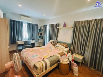 *****บ้านเดี่ยวมือสองนนทบุรี โครงการ คาซ่าแกรนด์ ราชพฤกษ์-พระราม5 เนื้อที่ 65.90 ตร.ว. พื้นที่ใช้สอย 168 ตร.ม. ฟังก์ชัน 4 ห้องนอน 3 ห้องน้ำ 2 ที่จอดรถ บนทำเลเชื่อมต่อหลายเส้นทาง ทั้งถนนรัตนาธิเบศร์ ถนนบางกรวย-ไทรน้อย ถนนกาญจนาภิเษก ใกล้รถไฟฟ้าสายสีม่วง "สถานีบางพลู" และ ใกล้จุดขึ้นทางด่วน "ศรีรัช"