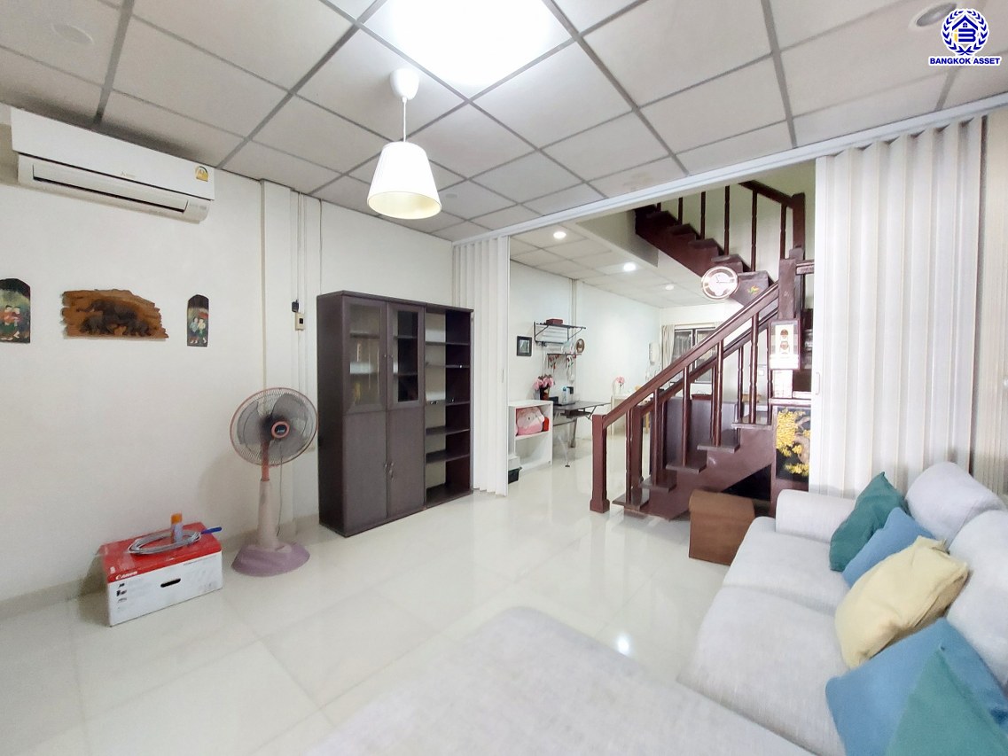 *****ทาวน์เฮ้าส์มือสองนนทบุรี โครงการ บุศรินทร์ บางบัวทอง เนื้อที่ 18 ตร.ว. พื้นที่ใช้สอย 90 ตร.ม. ฟังก์ชัน 2 ห้องนอน 2 ห้องน้ำ 1 ที่จอดรถ แถมฟรี! เครื่องปรับอากาศ, เครื่องทำน้ำอุ่น, เครื่องดูดควัน  ทำเลดี เชื่อมต่อหลายเส้นทาง ถ.กาญจนาภิเษก, ถ.รัตนาธิเบศร์, ถ.บางกรวย-ไทรน้อย และใกล้เซ็นทรัลเวสต์เกต และรถไฟฟ้าสายสีม่วง "สถานีบางพลู"