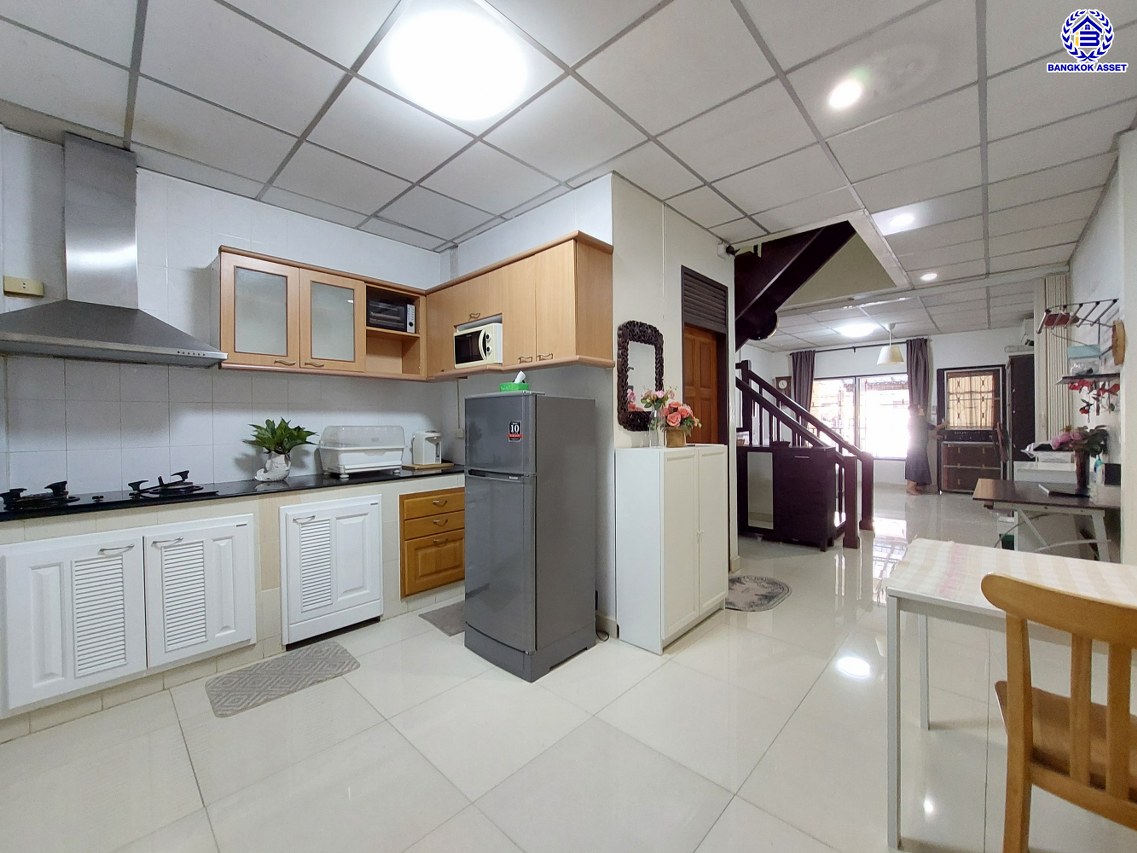 *****ทาวน์เฮ้าส์มือสองนนทบุรี โครงการ บุศรินทร์ บางบัวทอง เนื้อที่ 18 ตร.ว. พื้นที่ใช้สอย 90 ตร.ม. ฟังก์ชัน 2 ห้องนอน 2 ห้องน้ำ 1 ที่จอดรถ แถมฟรี! เครื่องปรับอากาศ, เครื่องทำน้ำอุ่น, เครื่องดูดควัน  ทำเลดี เชื่อมต่อหลายเส้นทาง ถ.กาญจนาภิเษก, ถ.รัตนาธิเบศร์, ถ.บางกรวย-ไทรน้อย และใกล้เซ็นทรัลเวสต์เกต และรถไฟฟ้าสายสีม่วง "สถานีบางพลู"