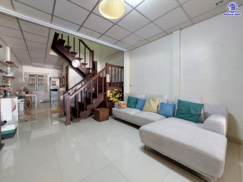 *****ทาวน์เฮ้าส์มือสองนนทบุรี โครงการ บุศรินทร์ บางบัวทอง เนื้อที่ 18 ตร.ว. พื้นที่ใช้สอย 90 ตร.ม. ฟังก์ชัน 2 ห้องนอน 2 ห้องน้ำ 1 ที่จอดรถ แถมฟรี! เครื่องปรับอากาศ, เครื่องทำน้ำอุ่น, เครื่องดูดควัน  ทำเลดี เชื่อมต่อหลายเส้นทาง ถ.กาญจนาภิเษก, ถ.รัตนาธิเบศร์, ถ.บางกรวย-ไทรน้อย และใกล้เซ็นทรัลเวสต์เกต และรถไฟฟ้าสายสีม่วง "สถานีบางพลู"