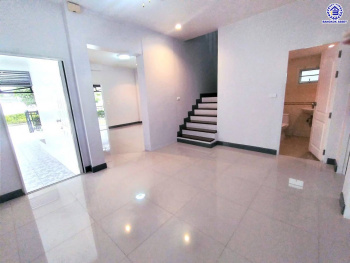 บ้านเดี่ยวมือสองนนทบุรี โครงการ กฤษณา พระราม5-กาญจนาภิเษก เนื้อที่ 64 ตร.ว. พื้นที่ใช้อสอย 160 ตร.ม. ฟังก์ชัน 3 ห้องนอน 3 ห้องน้ำ 2 ที่จอดรถ พร้อมเข้าอยู่ ทำเลดีโครงการติดถนนใหญ่ "กาญจนาภิเษก" เชื่อมต่อได้หลายเส้นทางทั้ง ถนนบางบัวทอง ถนนนครอินทร์ ใกล้เซ็นทรัลเวสต์เกต และจุดขึ้นทางด่วน "ศรีรัช"...