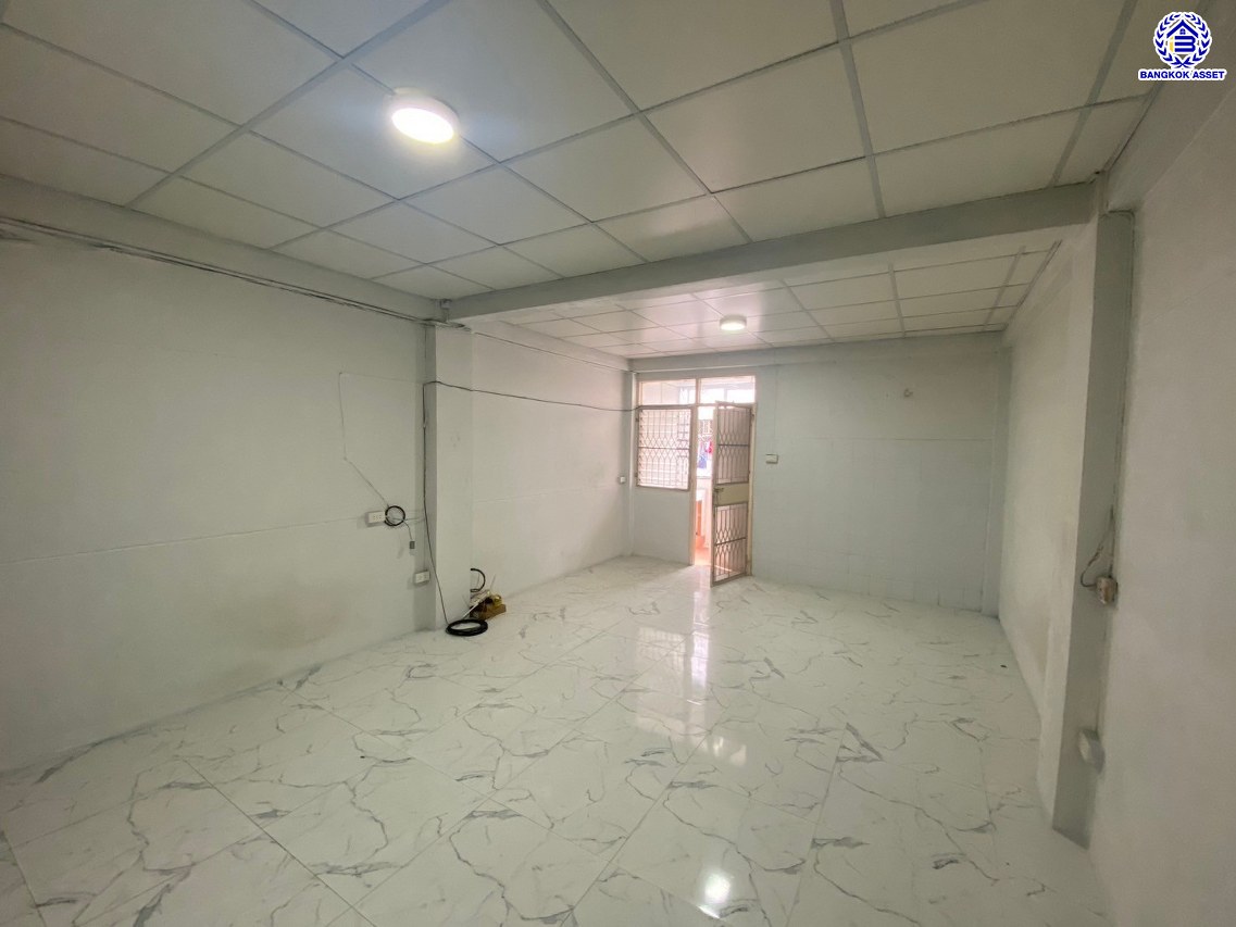 *****คอนโดมิเนียมมือสอง โครงการ โสสุนครคอนโด เรวดี (อาคาร3) พื้นที่ใช้สอย 32 ตร.ม. ฟังก์ชัน 1 ห้องนอน 1 ห้องน้ำ บนทำเลเดินทางสะดวก เชื่อมต่อเชื่อมต่อถนนรัตนาธิเบศร์, ถนนติวานนท์, ถนนเลี่ยงเมืองนนทบุรี และใกล้รถไฟฟ้าสายสีม่วง "สถานีศูนย์ราชการนนทบุรี" และจุดขึ้นทางด่วน "งามวงศ์วาน"