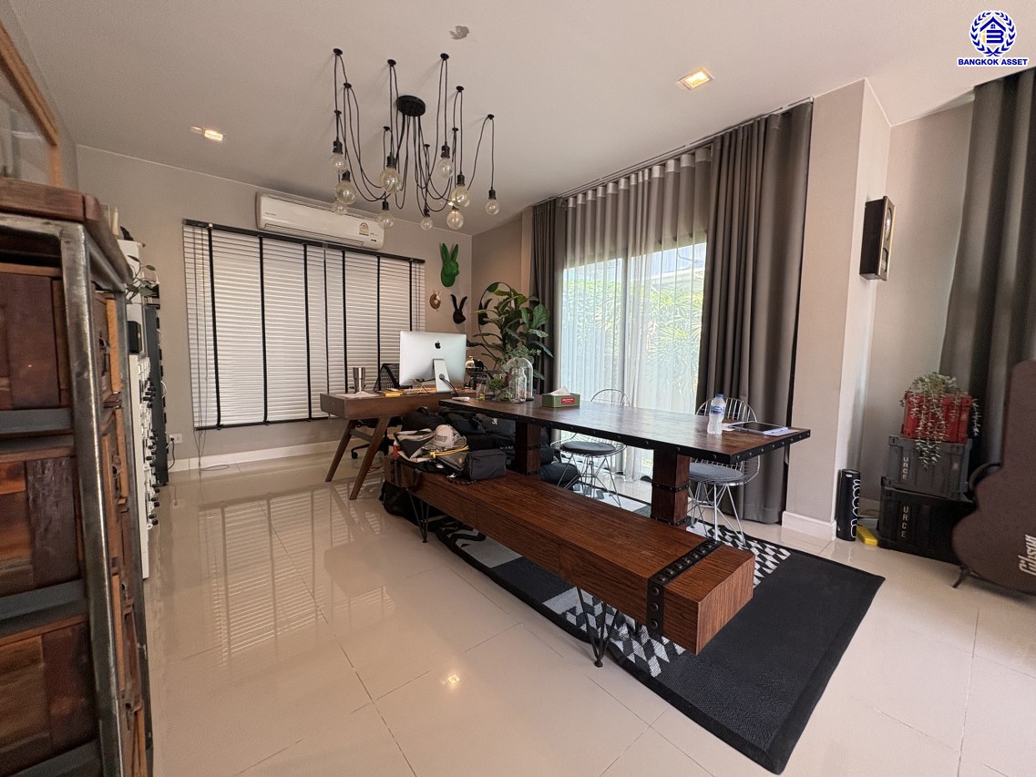 *****บ้านเดี่ยวมือสอง โครงการ เศรษฐสิริ แจ้งวัฒนะ-ประชาชื่น เนื้อที่ 56.2 ตร.ว. พื้นที่ใช้สอย 165 ตร.ม. ฟังก์ชัน 3 ห้องนอน 3 ห้องน้ำ 2 ที่จอดรถ พร้อมเข้าอยู่ หน้าโครงการติดถนนใหญ่ เชื่อมต่อถนนงามวงศ์วาน ใกล้จุดขึ้นทางด่วน "แจ้งวัฒนะ"