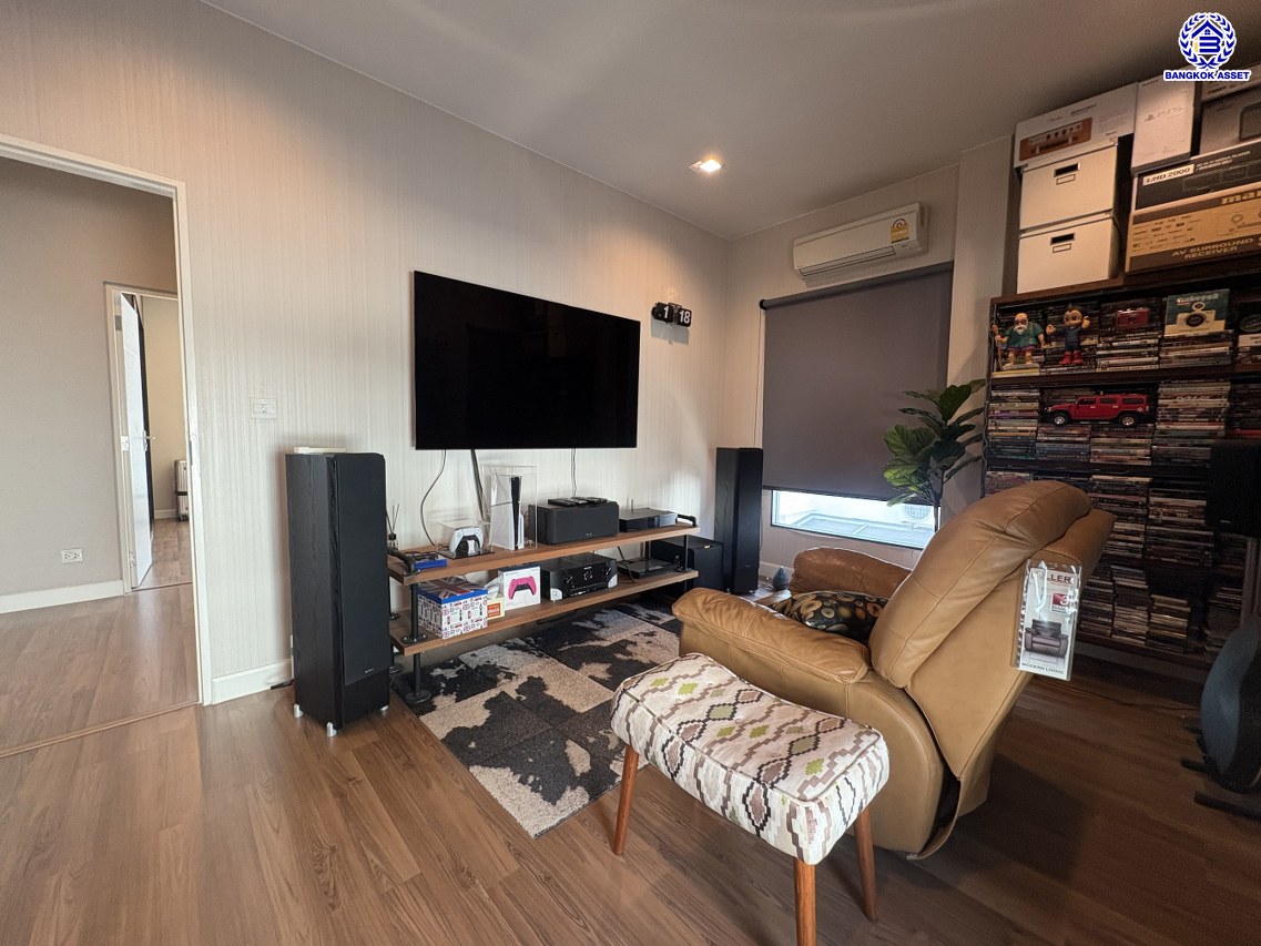 *****บ้านเดี่ยวมือสอง โครงการ เศรษฐสิริ แจ้งวัฒนะ-ประชาชื่น เนื้อที่ 56.2 ตร.ว. พื้นที่ใช้สอย 165 ตร.ม. ฟังก์ชัน 3 ห้องนอน 3 ห้องน้ำ 2 ที่จอดรถ พร้อมเข้าอยู่ หน้าโครงการติดถนนใหญ่ เชื่อมต่อถนนงามวงศ์วาน ใกล้จุดขึ้นทางด่วน "แจ้งวัฒนะ"