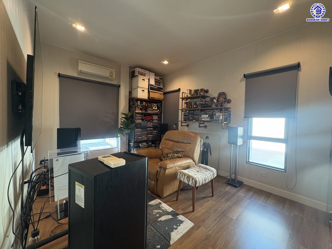 *****บ้านเดี่ยวมือสอง โครงการ เศรษฐสิริ แจ้งวัฒนะ-ประชาชื่น เนื้อที่ 56.2 ตร.ว. พื้นที่ใช้สอย 165 ตร.ม. ฟังก์ชัน 3 ห้องนอน 3 ห้องน้ำ 2 ที่จอดรถ พร้อมเข้าอยู่ หน้าโครงการติดถนนใหญ่ เชื่อมต่อถนนงามวงศ์วาน ใกล้จุดขึ้นทางด่วน "แจ้งวัฒนะ"