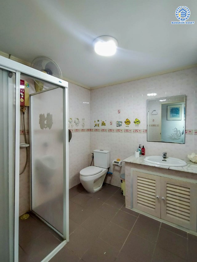 *****บ้านเดี่ยวมือสอง โครงการ ปาริชาติ 345 หลังมุม เนื้อที่กว้าง 76 ตร.ว.พื้นที่ใช้สอย 140 ตร.ม. ฟังก์ชัน 4 ห้องนอน 3 ห้องน้ำ 2 ที่จอดรถ บนทำเลเดินทางสะดวกสบาย เชื่อมต่อถนนสะพานนนทบุรี-บางบัวทอง ถนนรัตนาธิเบศร์ ถนนราชพฤกษ์ ใกล้ห้างสรรพสินค้าโรบินสันศรีสมาน