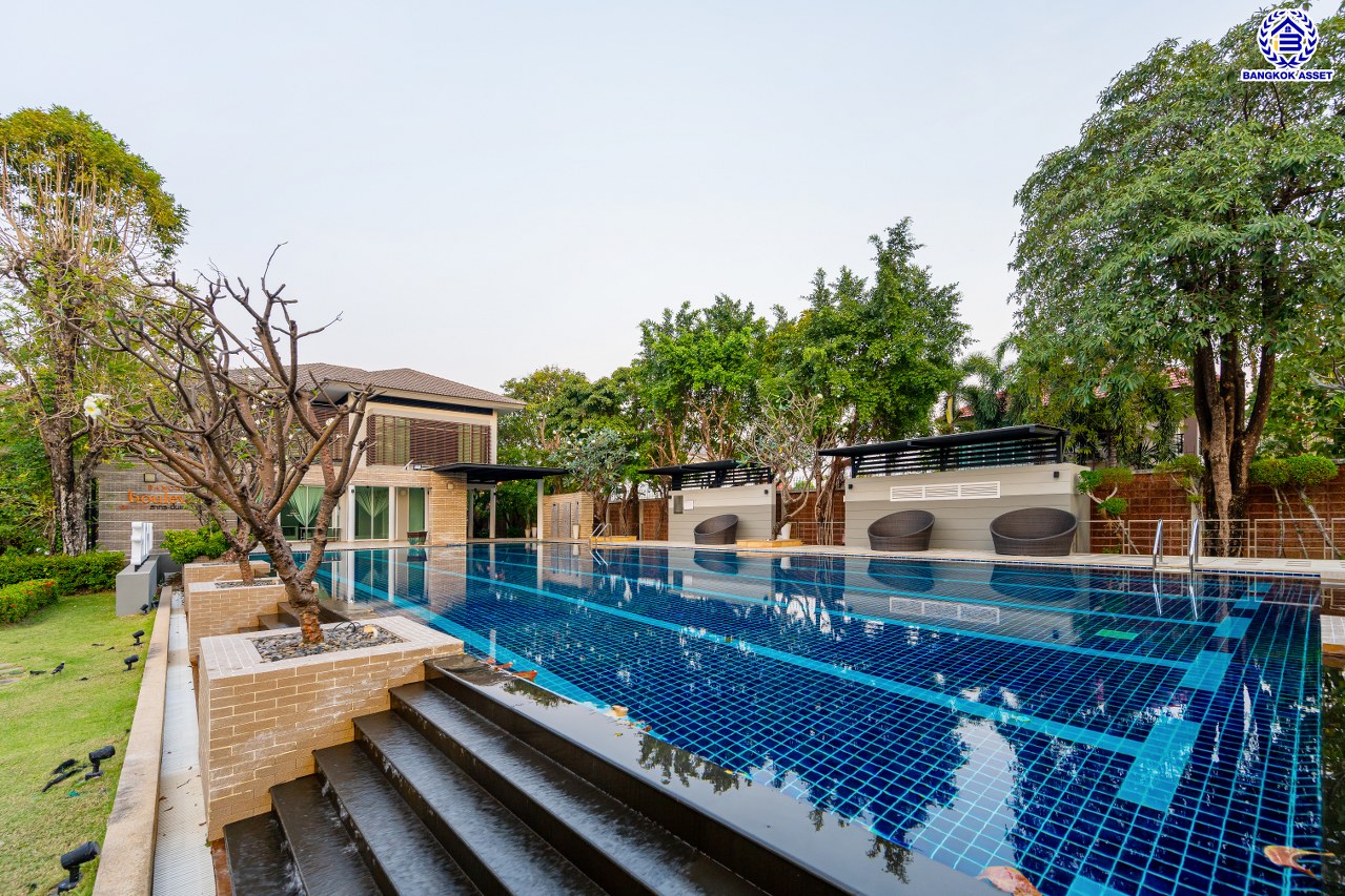 บ้านมือสองตกแต่งใหม่ โครงการ บางกอก บูเลอวาร์ด สาทร-ปิ่นเกล้า จาก SC ASSET เนื้อที่ 72.7 ตร.ว. บนพื้นที่ใช้สอยกว่า 330.08 ตร.ม. ฟังก์ชัน 4 ห้องนอน 4 ห้องน้ำ จอดรถได้ 3 คัน บนทำเลใจกลางราชพฤกษ์ ใกล้ห้างเซ็นทรัล เวสต์วิลล์, ทางพิเศษประจิมรัถยา พร้อมเชื่อมสู่สาทร-ปิ่นเกล้า ได้อย่างรวดเร็ว