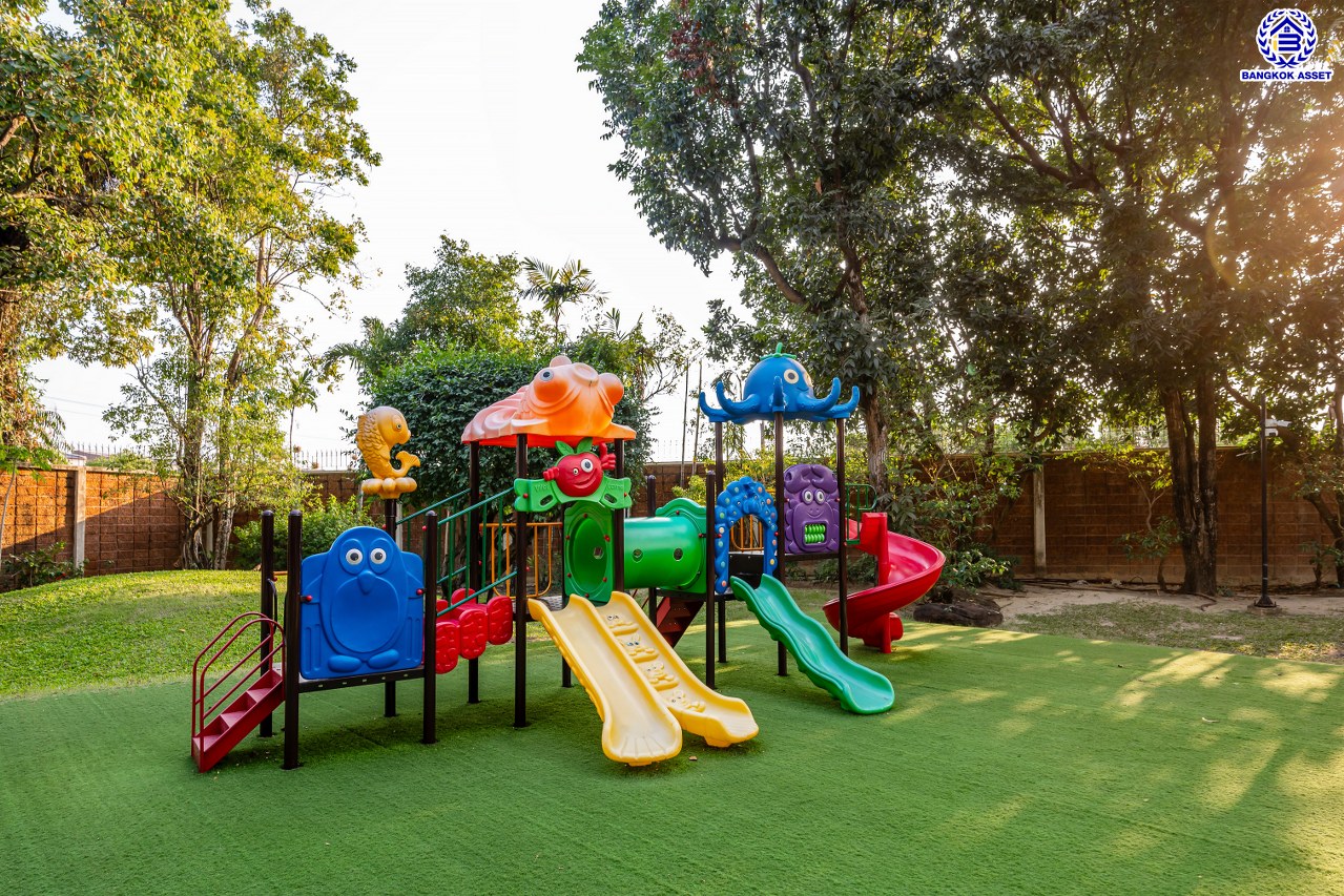 บ้านมือสองตกแต่งใหม่ โครงการ บางกอก บูเลอวาร์ด สาทร-ปิ่นเกล้า จาก SC ASSET เนื้อที่ 72.7 ตร.ว. บนพื้นที่ใช้สอยกว่า 330.08 ตร.ม. ฟังก์ชัน 4 ห้องนอน 4 ห้องน้ำ จอดรถได้ 3 คัน บนทำเลใจกลางราชพฤกษ์ ใกล้ห้างเซ็นทรัล เวสต์วิลล์, ทางพิเศษประจิมรัถยา พร้อมเชื่อมสู่สาทร-ปิ่นเกล้า ได้อย่างรวดเร็ว