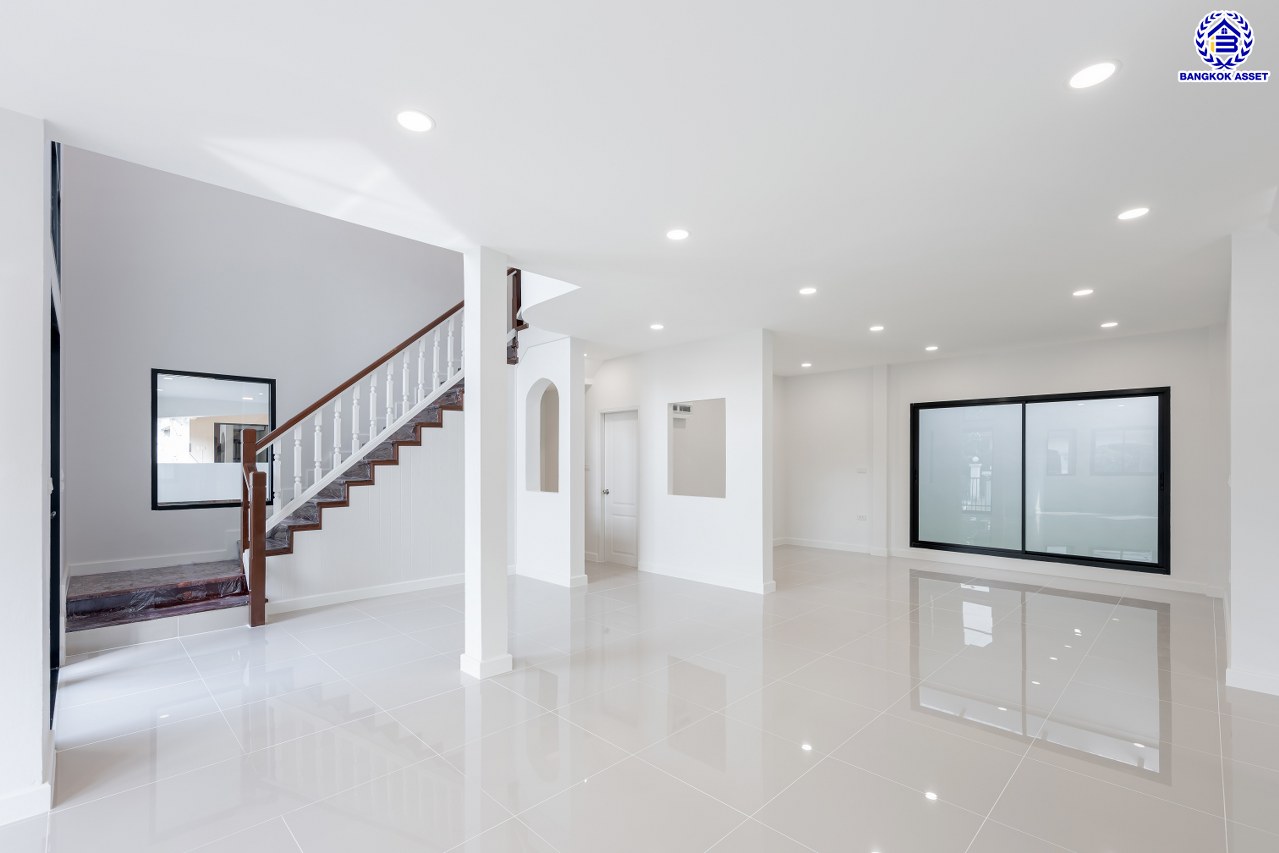 บ้านมือสองตกแต่งใหม่ โครงการ นันทวัน วงแหวน-ปิ่นเกล้า เนื้อที่ 70.20 ตร.ว. พื้นที่ใช้สอย 245.67 ตร.ม. ฟังก์ชัน 4 ห้องนอน 2 ห้องน้ำ จอดรถได้ 3 คัน บนทำเลเดินทางสะดวก ติดถนนกาญจนาภิเษก เชื่อมต่อถนนเพชรเกษม, ถนนบรมราชชนนี ใกล้ทางด่วน "กาญจนาภิเษก" ใกล้รถไฟฟ้าสีน้ำเงิน "สถานีหลักสอง" และเดอะมอลล์บางแค...