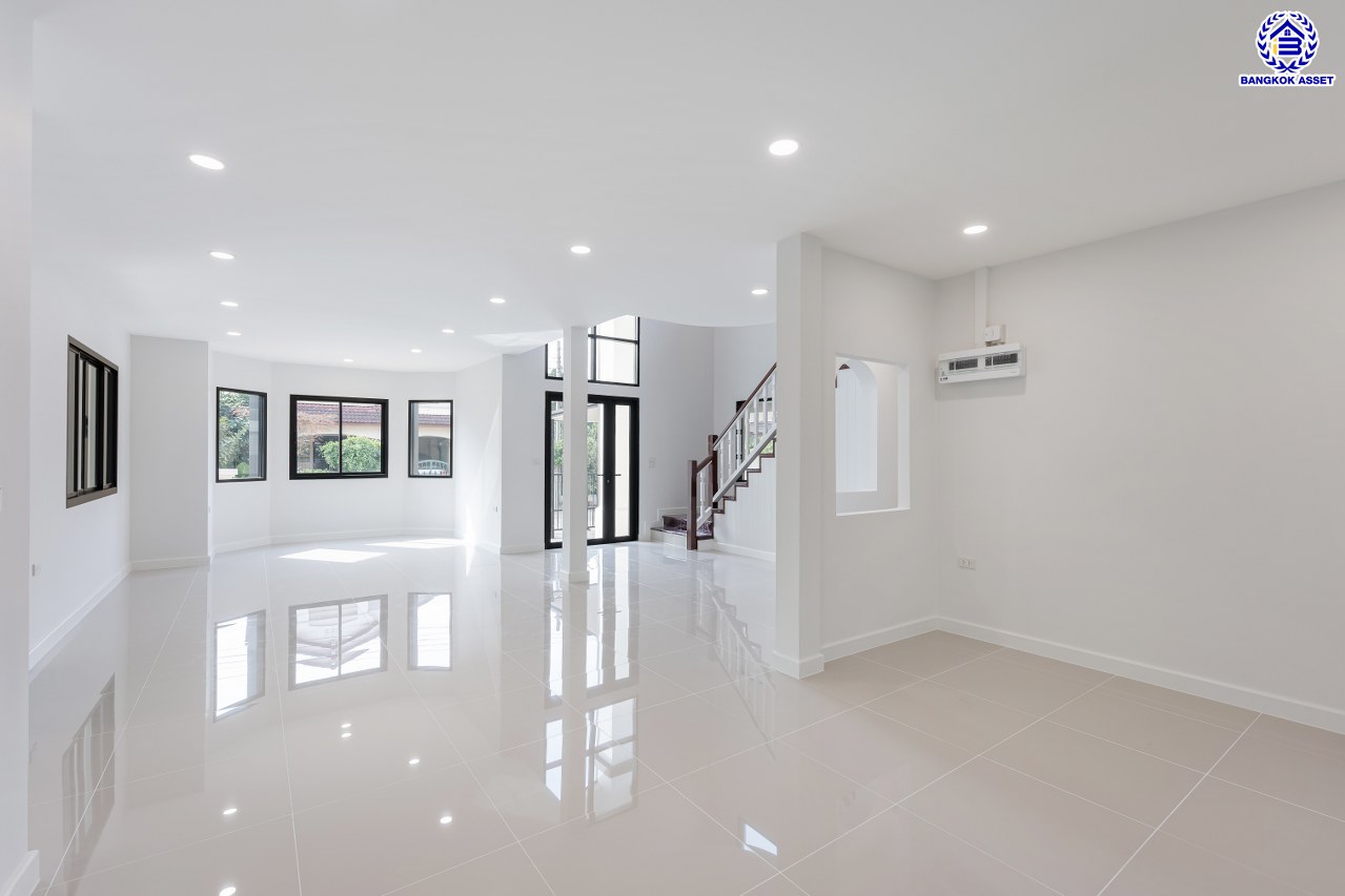 บ้านมือสองตกแต่งใหม่ โครงการ นันทวัน วงแหวน-ปิ่นเกล้า เนื้อที่ 70.20 ตร.ว. พื้นที่ใช้สอย 245.67 ตร.ม. ฟังก์ชัน 4 ห้องนอน 2 ห้องน้ำ จอดรถได้ 3 คัน บนทำเลเดินทางสะดวก ติดถนนกาญจนาภิเษก เชื่อมต่อถนนเพชรเกษม, ถนนบรมราชชนนี ใกล้ทางด่วน "กาญจนาภิเษก" ใกล้รถไฟฟ้าสีน้ำเงิน "สถานีหลักสอง" และเดอะมอลล์บางแค...