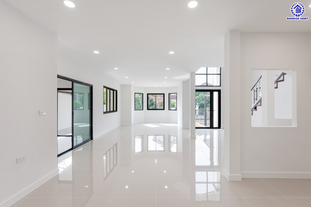 บ้านมือสองตกแต่งใหม่ โครงการ นันทวัน วงแหวน-ปิ่นเกล้า เนื้อที่ 70.20 ตร.ว. พื้นที่ใช้สอย 245.67 ตร.ม. ฟังก์ชัน 4 ห้องนอน 2 ห้องน้ำ จอดรถได้ 3 คัน บนทำเลเดินทางสะดวก ติดถนนกาญจนาภิเษก เชื่อมต่อถนนเพชรเกษม, ถนนบรมราชชนนี ใกล้ทางด่วน "กาญจนาภิเษก" ใกล้รถไฟฟ้าสีน้ำเงิน "สถานีหลักสอง" และเดอะมอลล์บางแค...