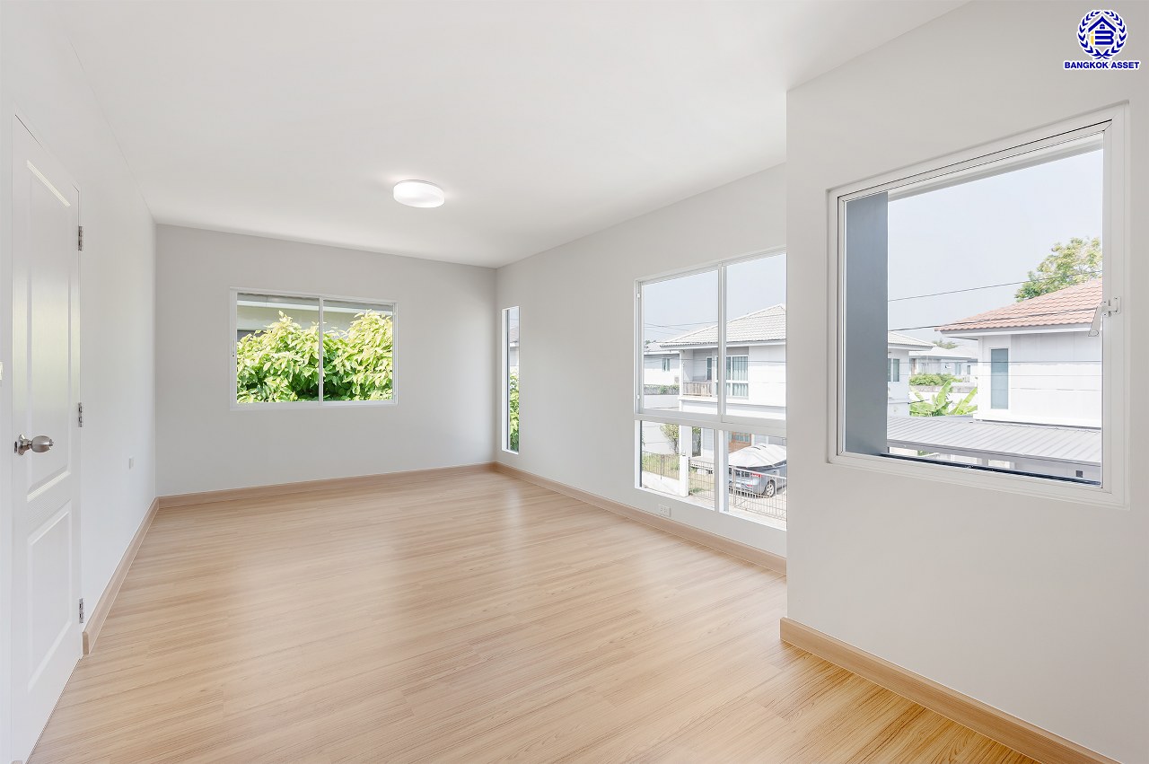 บ้านมือสองตกแต่งใหม่ สังคมคุณภาพแบรนด์ LH โครงการ อินนิซิโอ ปิ่นเกล้า-วงแหวน เนื้อที่ 50.2 ตร.ว. พื้นที่ใช้สอย 135.52 ตร.ม. ฟังก์ชัน 3 ห้องนอน 2 ห้องน้ำ 1 ที่จอดรถ บนทำเลเดินทางสะดวก เชื่อมต่อทั้งปิ่นเกล้า-ศาลายา ใกล้เซ็นทรัลเวสต์เกต รถไฟฟ้าสายสีม่วง "สถานีตลาดบางใหญ่" และทางด่วน "กาญจนาภิเษก"