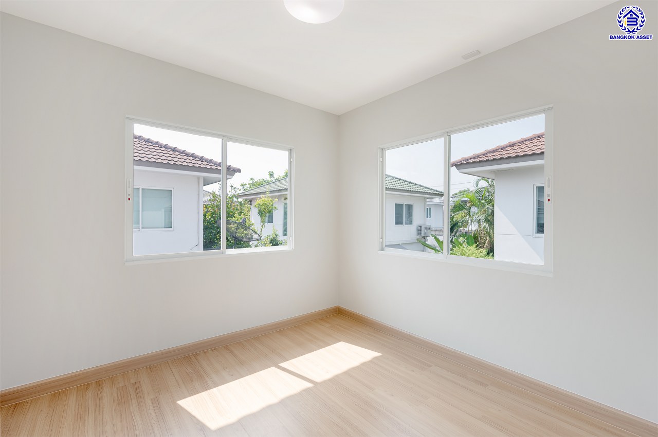 บ้านมือสองตกแต่งใหม่ สังคมคุณภาพแบรนด์ LH โครงการ อินนิซิโอ ปิ่นเกล้า-วงแหวน เนื้อที่ 50.2 ตร.ว. พื้นที่ใช้สอย 135.52 ตร.ม. ฟังก์ชัน 3 ห้องนอน 2 ห้องน้ำ 1 ที่จอดรถ บนทำเลเดินทางสะดวก เชื่อมต่อทั้งปิ่นเกล้า-ศาลายา ใกล้เซ็นทรัลเวสต์เกต รถไฟฟ้าสายสีม่วง "สถานีตลาดบางใหญ่" และทางด่วน "กาญจนาภิเษก"