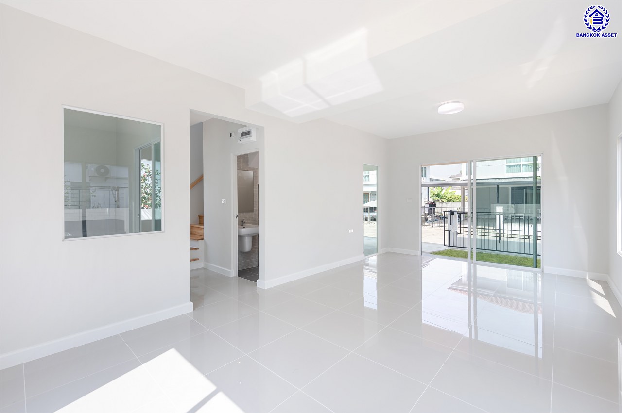 บ้านมือสองตกแต่งใหม่ สังคมคุณภาพแบรนด์ LH โครงการ อินนิซิโอ ปิ่นเกล้า-วงแหวน เนื้อที่ 50.2 ตร.ว. พื้นที่ใช้สอย 135.52 ตร.ม. ฟังก์ชัน 3 ห้องนอน 2 ห้องน้ำ 1 ที่จอดรถ บนทำเลเดินทางสะดวก เชื่อมต่อทั้งปิ่นเกล้า-ศาลายา ใกล้เซ็นทรัลเวสต์เกต รถไฟฟ้าสายสีม่วง "สถานีตลาดบางใหญ่" และทางด่วน "กาญจนาภิเษก"