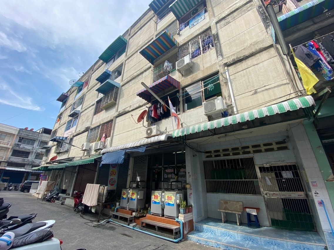 *****คอนโดมิเนียมมือสองย่านนนทบุรี โครงการ โสสุนครคอนโด เรวดี46 บนพื้นที่ใช้สอย 32 ตร.ม. ฟังก์ชัน 1 ห้องนอน 1 ห้องน้ำ บนทำเลเชื่อมต่อถนนรัตนาธิเบศร์, ถนนเลี่ยงเมืองนนท์, ถนนติวานนท์ ใกล้รถไฟฟ้าสายสีม่วง "สถานีบางกระสอ" และ ใกล้จุดขึ้นทางด่วน "ศรีรัช"