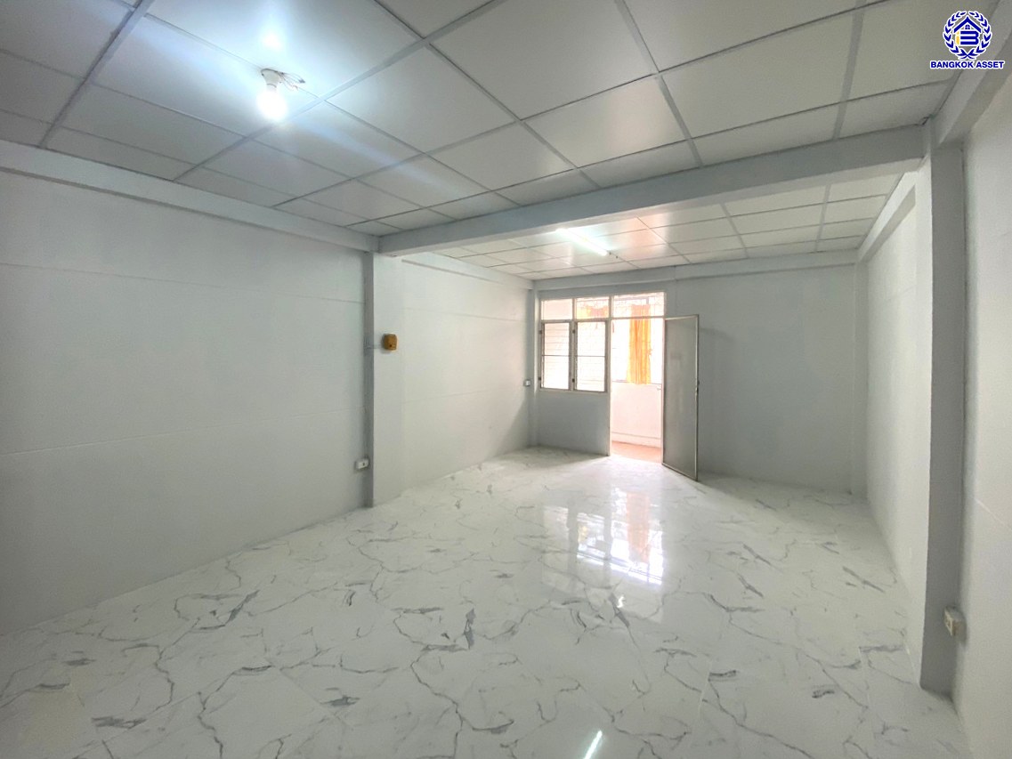 *****คอนโดมิเนียมมือสองย่านนนทบุรี โครงการ โสสุนครคอนโด เรวดี46 บนพื้นที่ใช้สอย 32 ตร.ม. ฟังก์ชัน 1 ห้องนอน 1 ห้องน้ำ บนทำเลเชื่อมต่อถนนรัตนาธิเบศร์, ถนนเลี่ยงเมืองนนท์, ถนนติวานนท์ ใกล้รถไฟฟ้าสายสีม่วง "สถานีบางกระสอ" และ ใกล้จุดขึ้นทางด่วน "ศรีรัช"